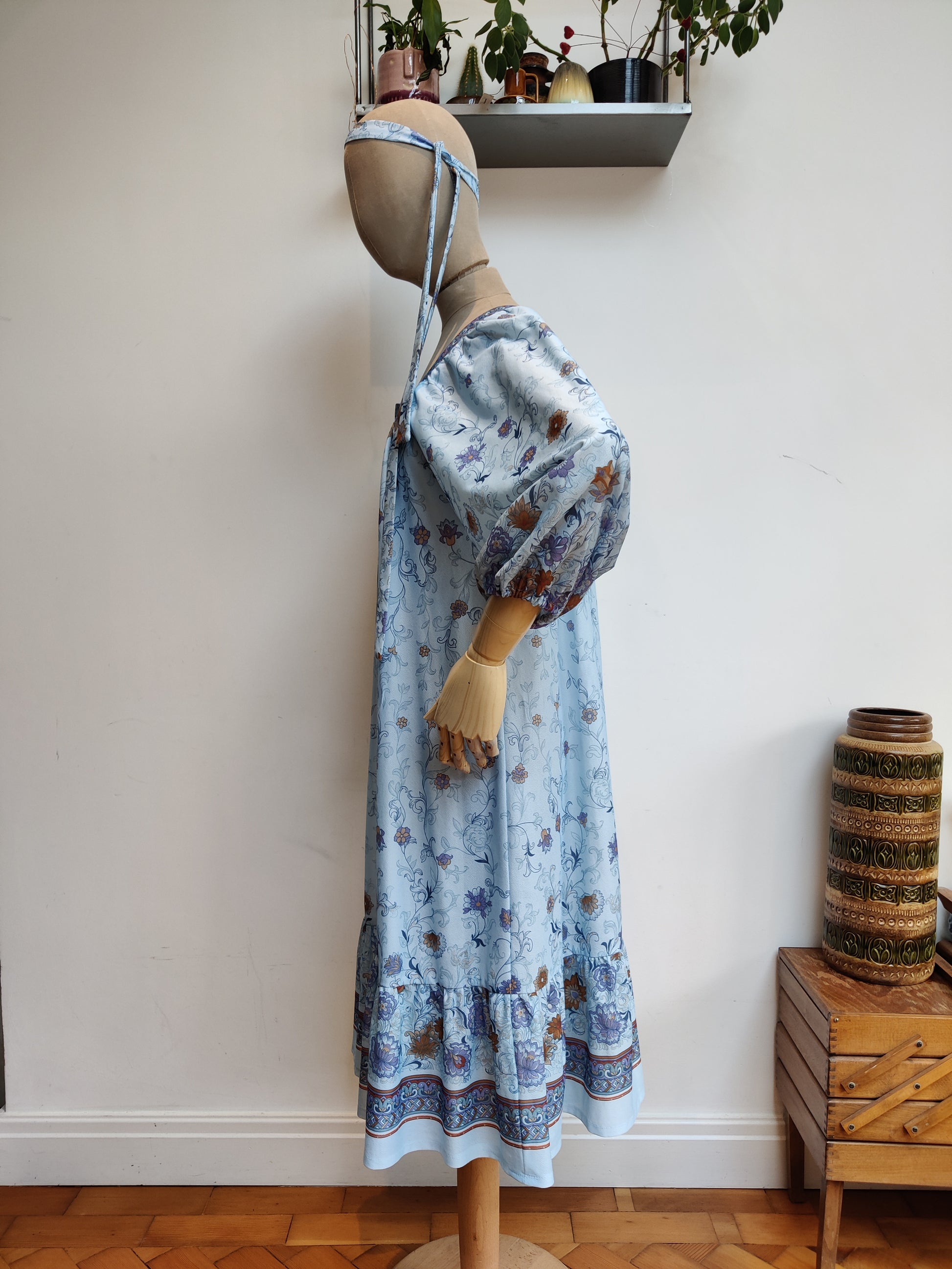 Blue 70s floaty dress with belt. size 10-14