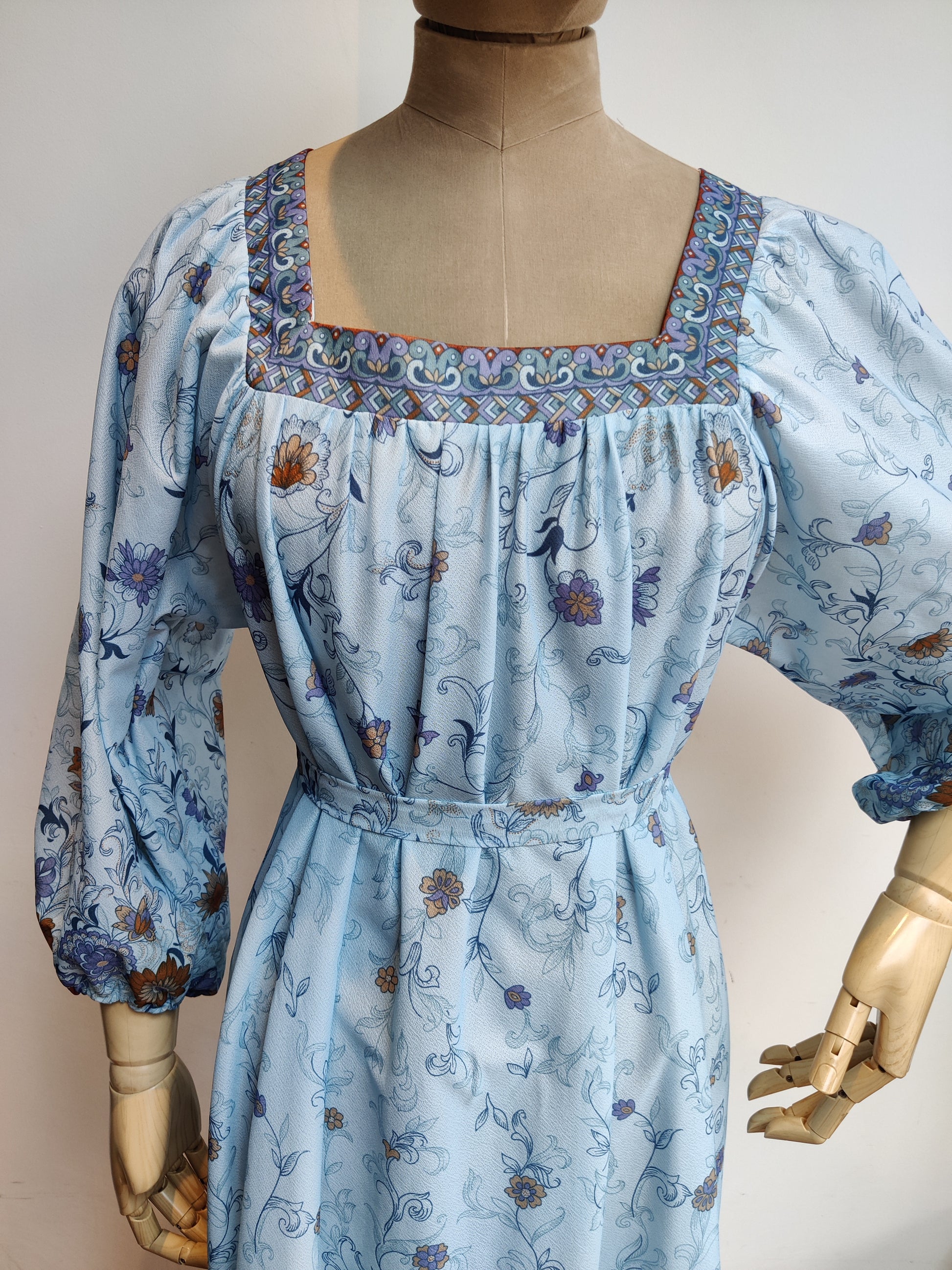 3/4 length sleeves on boho vintage midi dress