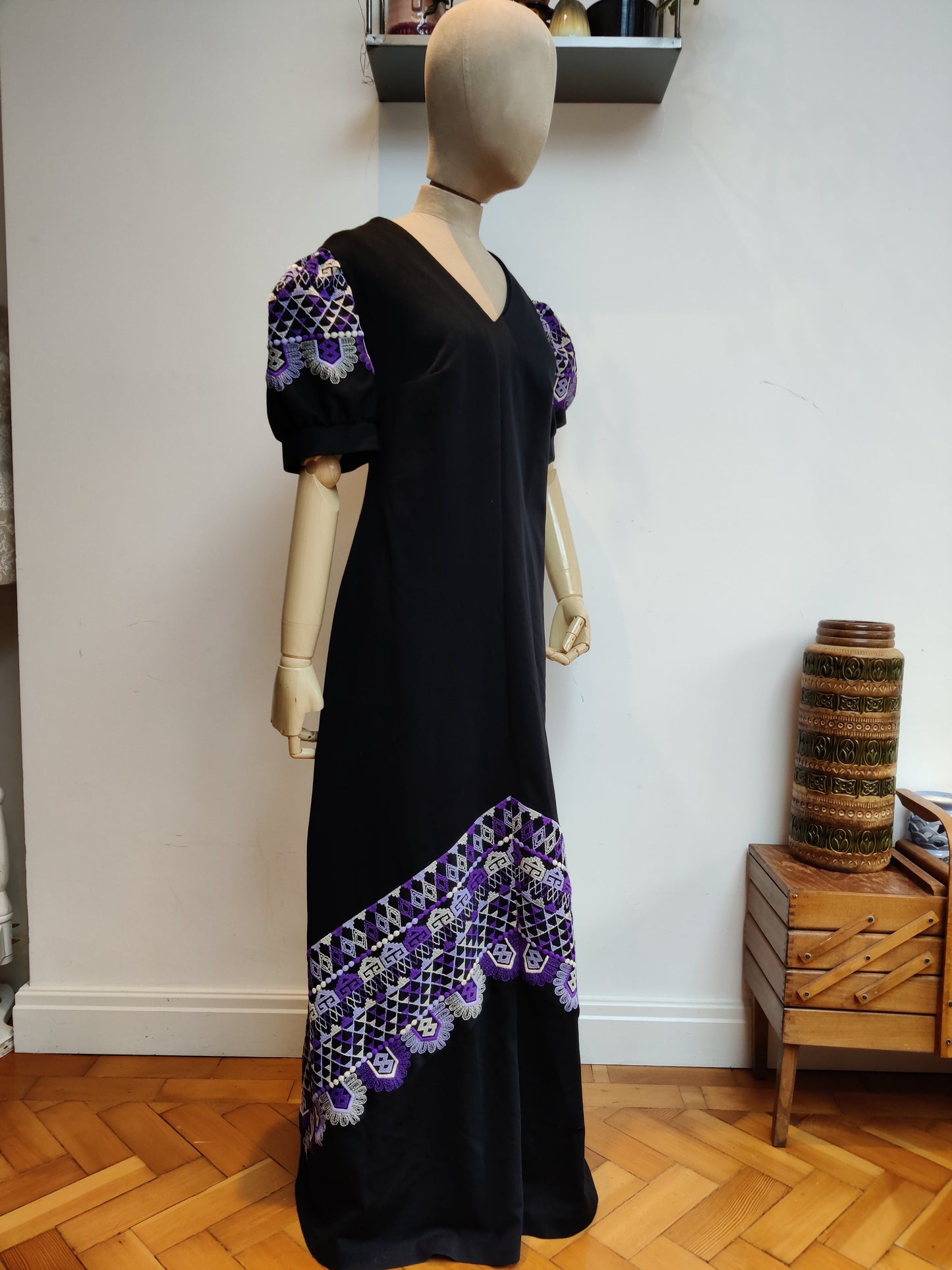 Very flattering maxi dress vintage