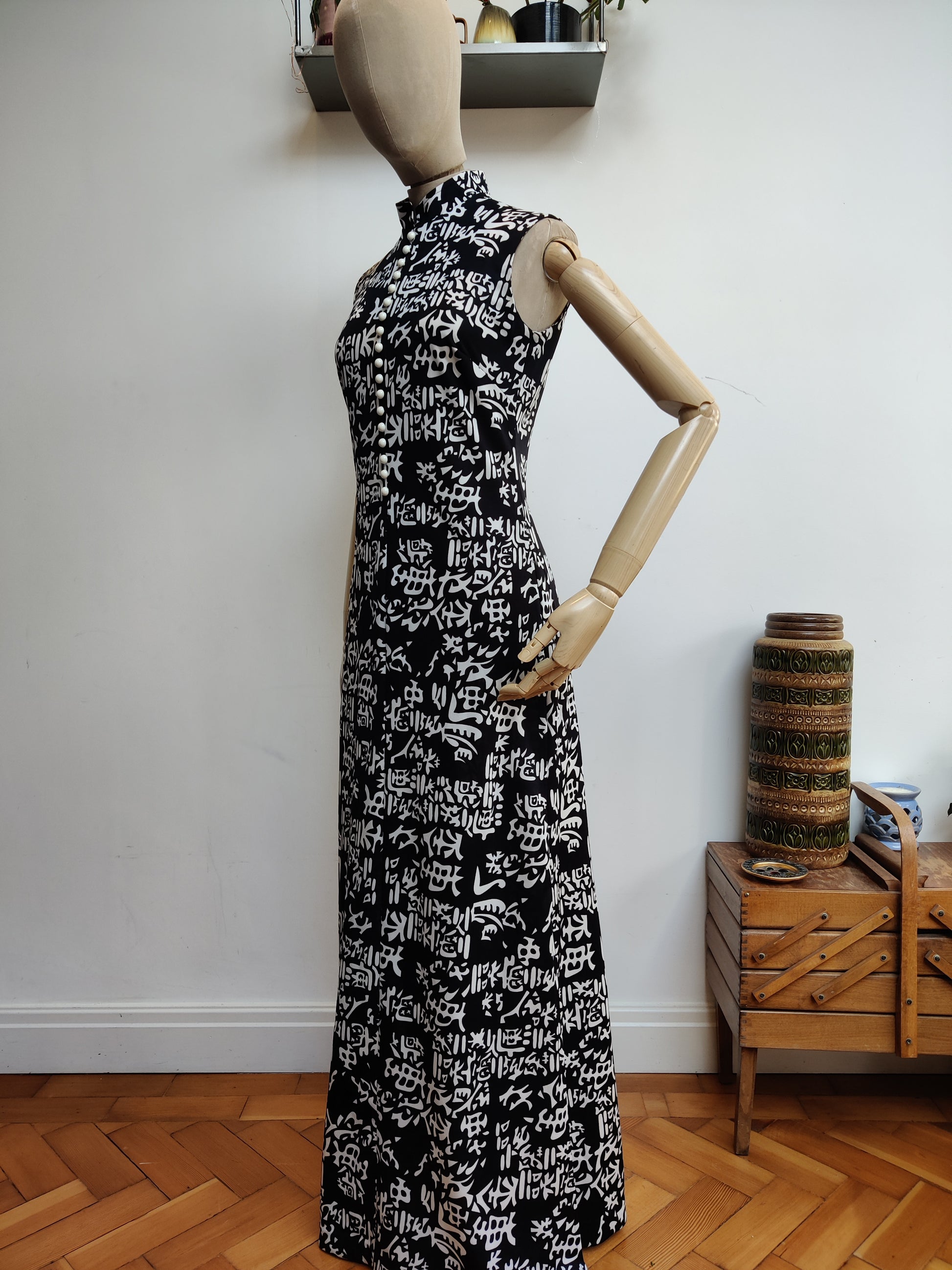 Floor length vintage dress in black and white pattern