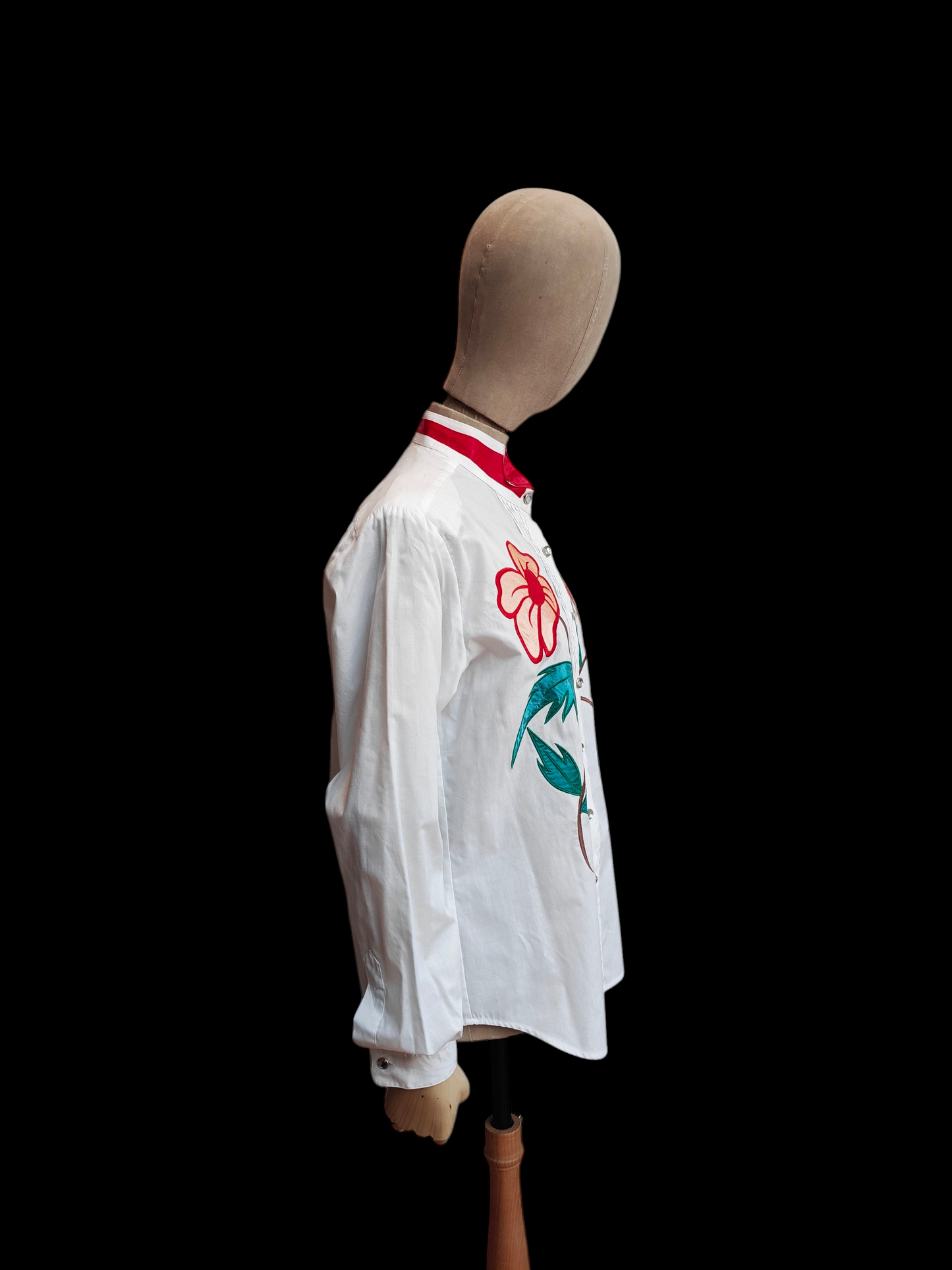 Vintage Wrangler Western shirt with red rose appliqué.