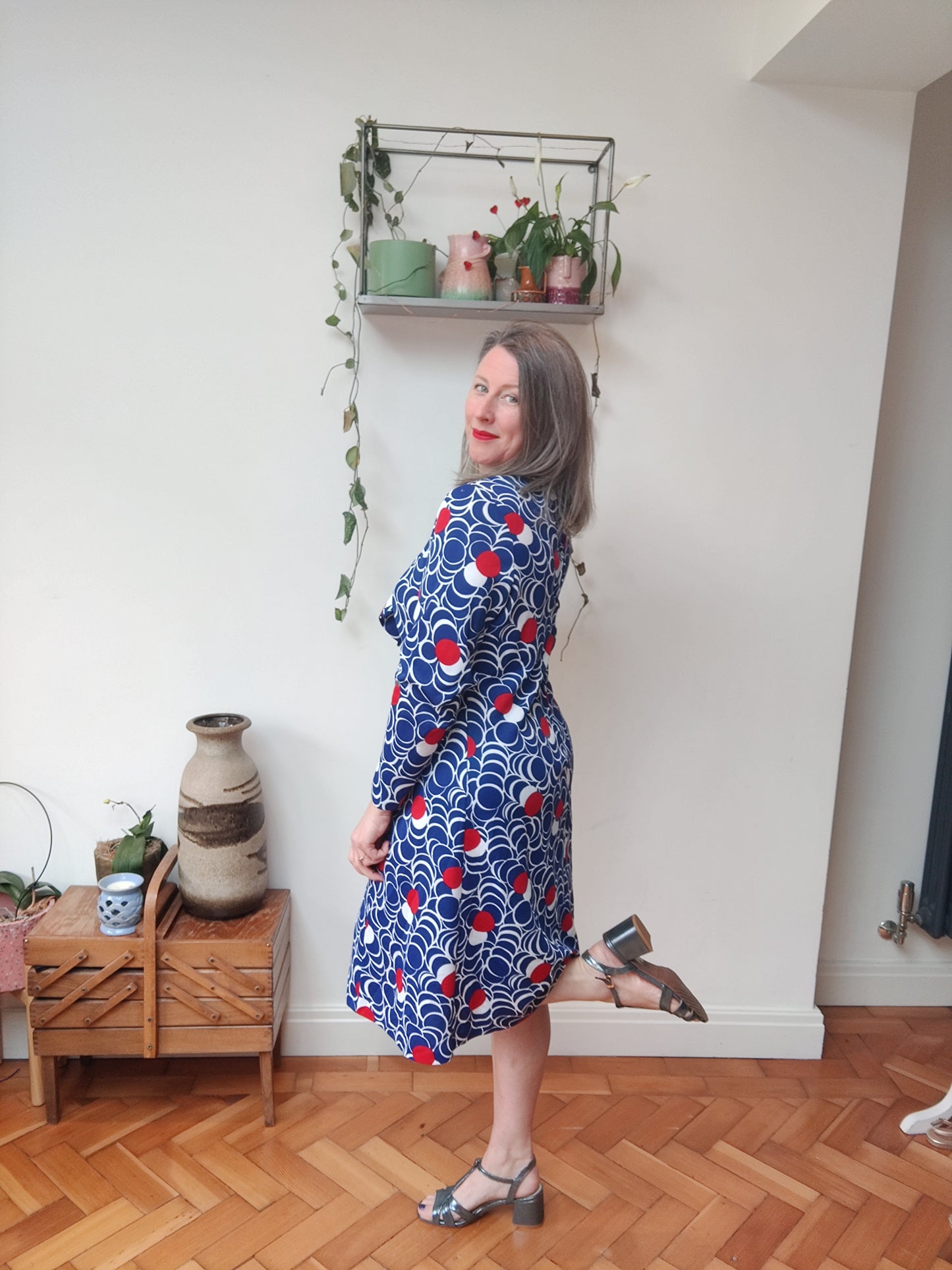 Stunning 60s pussy bow dress size 16.