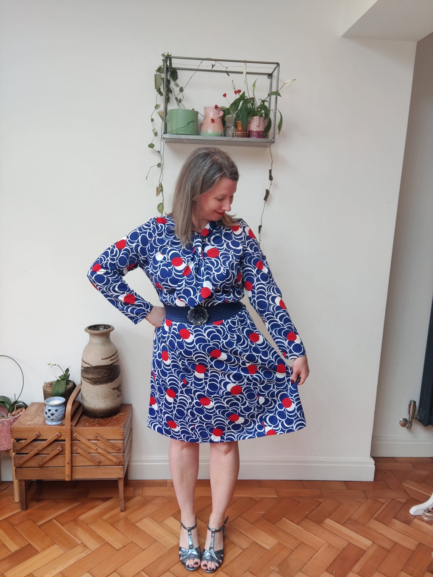 Stunning 60s pussy bow dress size 16.
