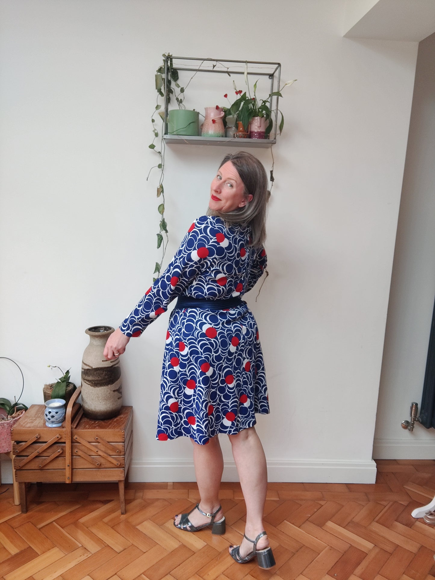 Stunning 60s pussy bow dress size 16.