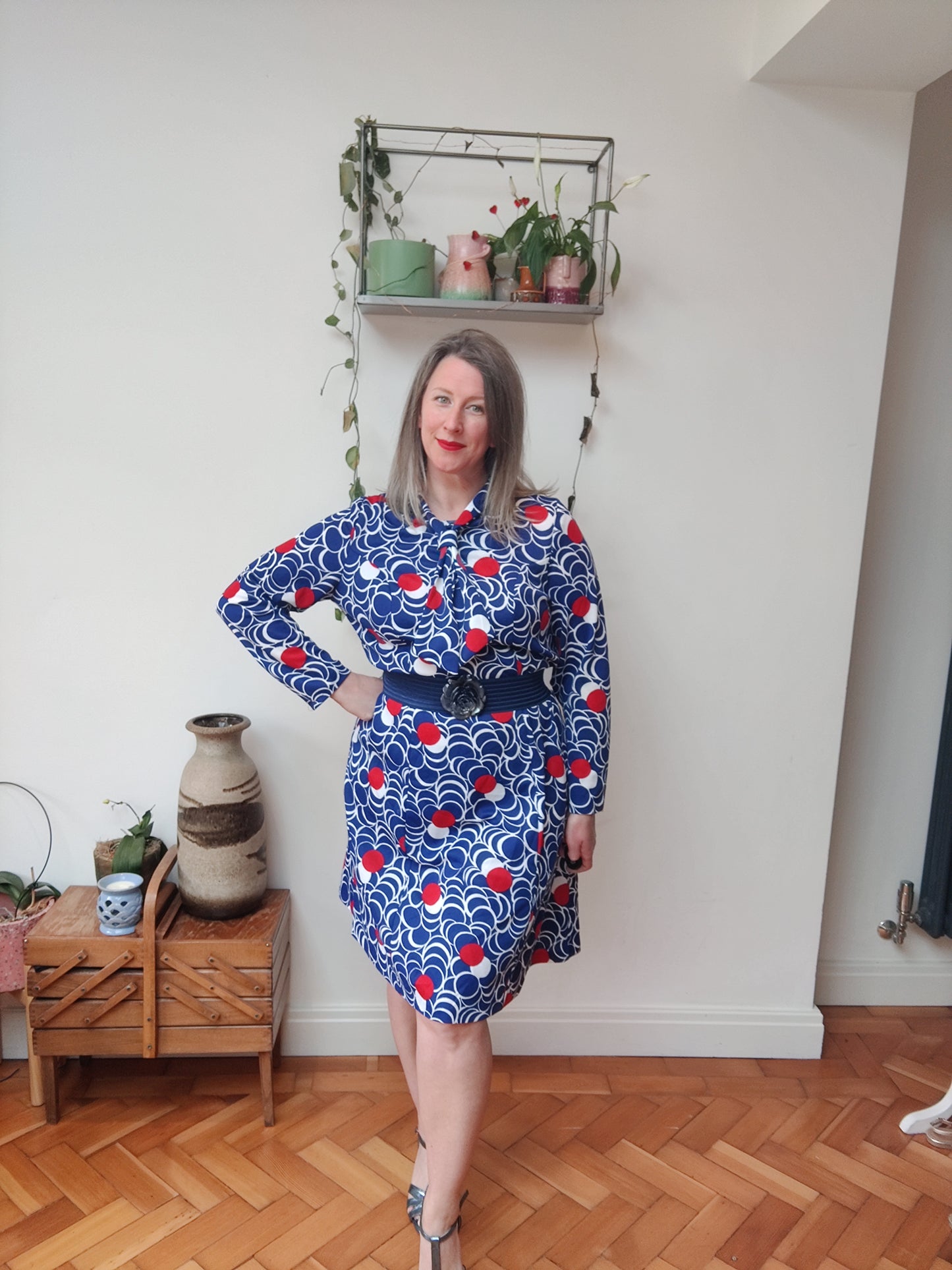 Stunning 60s pussy bow dress size 16.