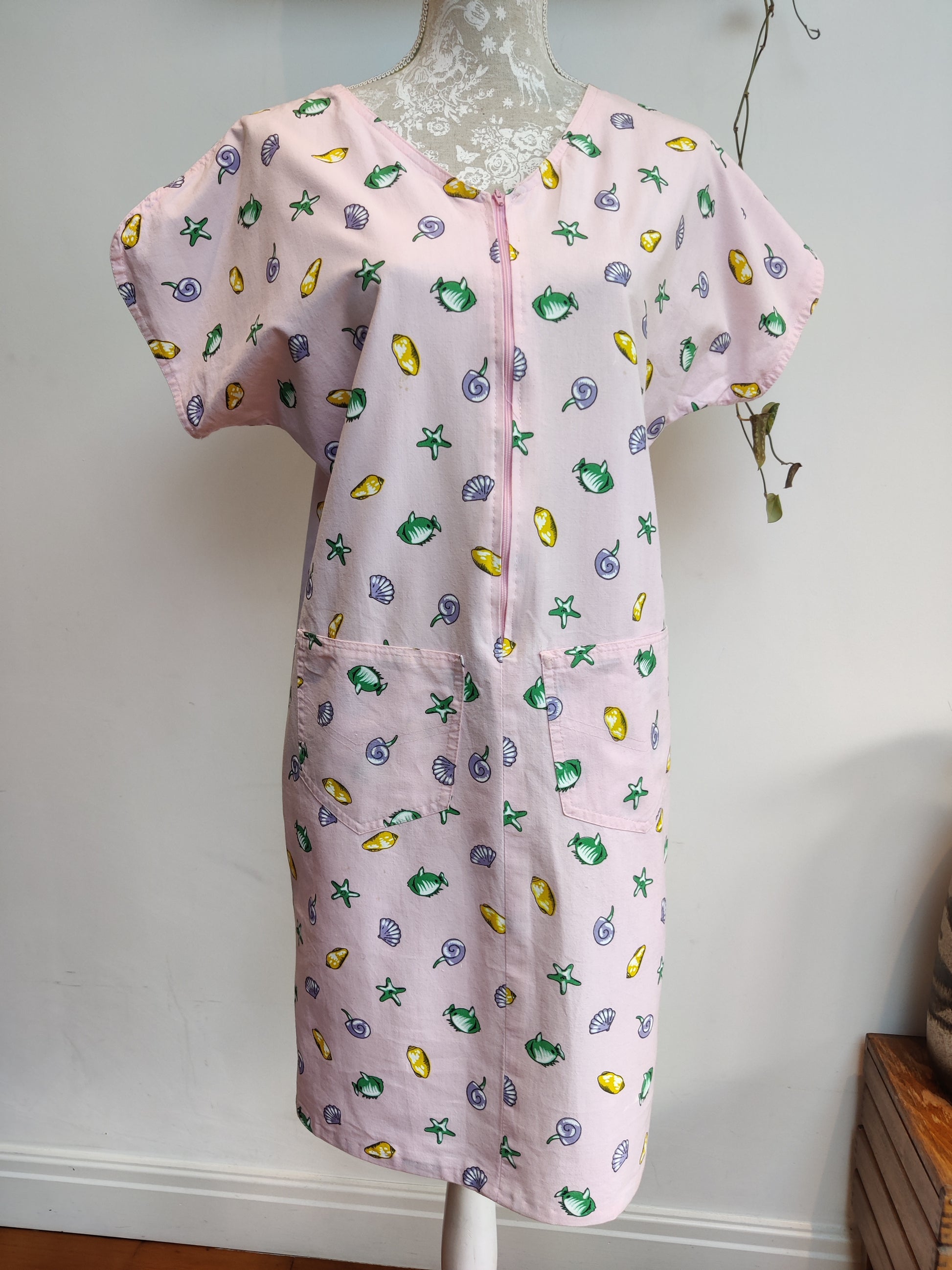 Cute 80s dress with shell print design. size 10-12