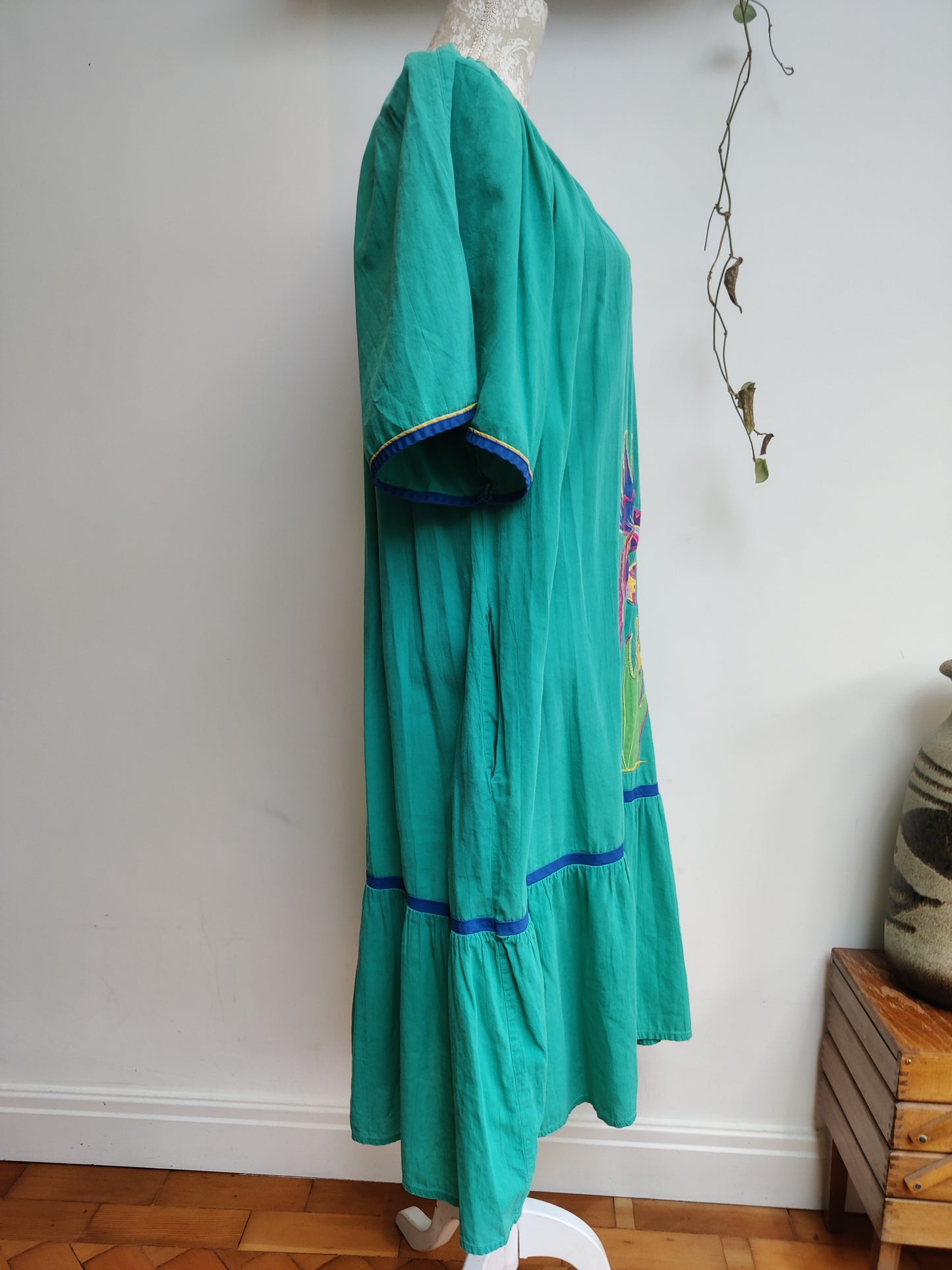 Bright fun 80s midi dress. size 12-18