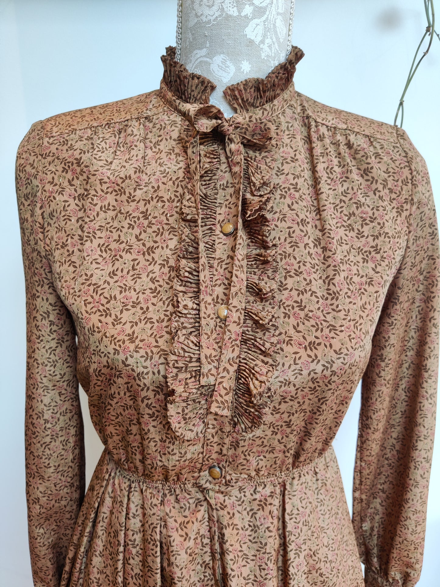 Vintage pie crust collared dress.