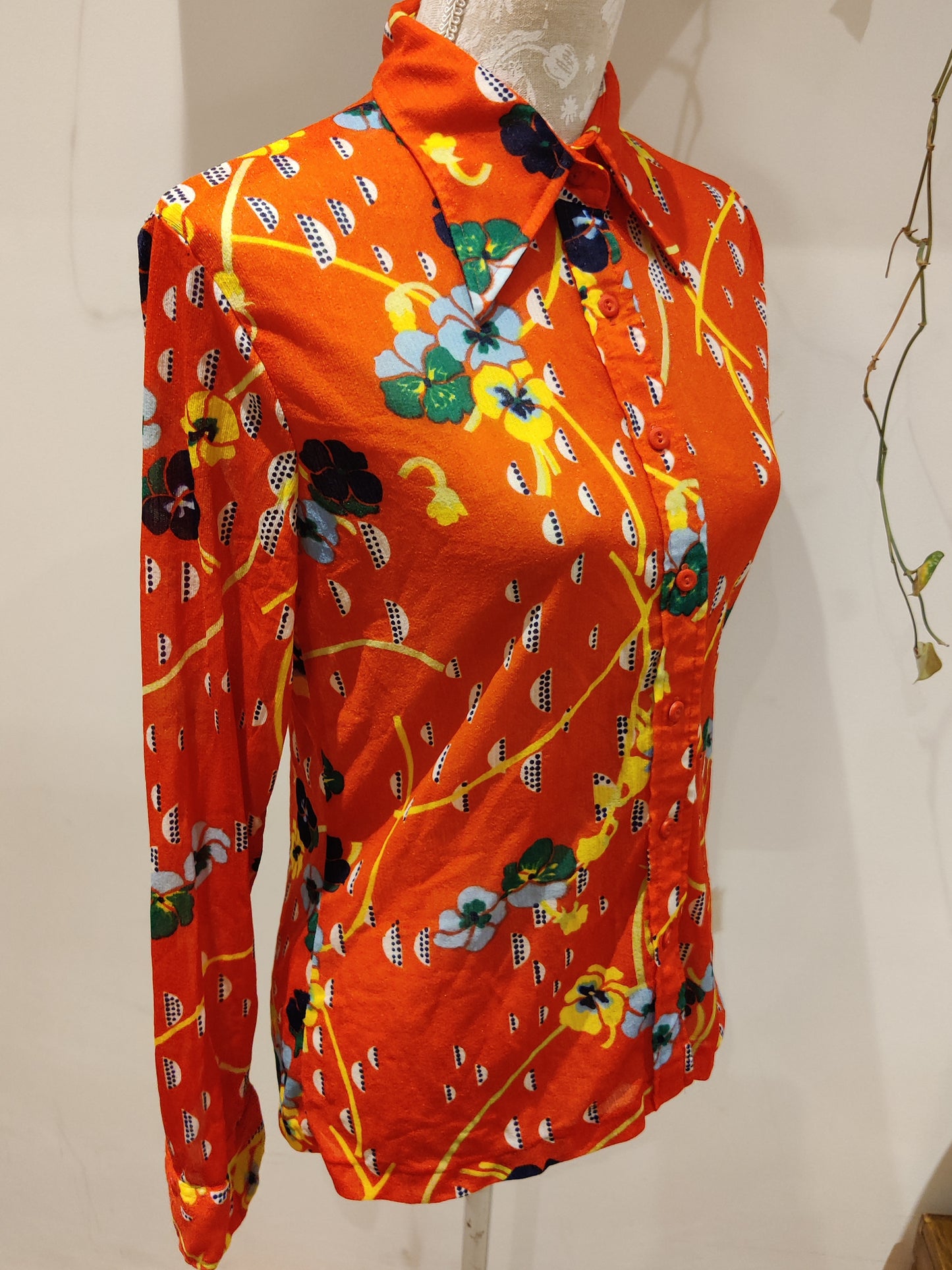 Incredible red 70s dagger collar shirt. Size 8.