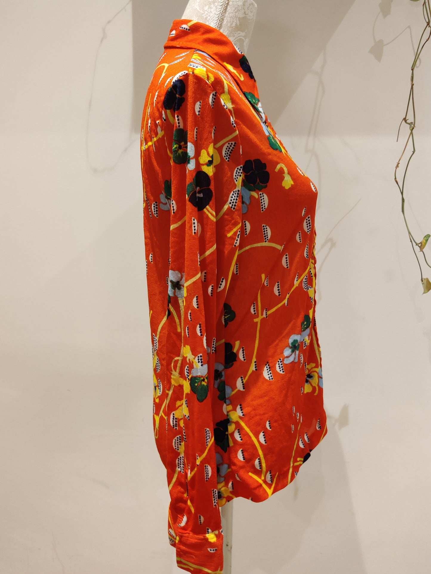 Incredible red 70s dagger collar shirt. Size 8.