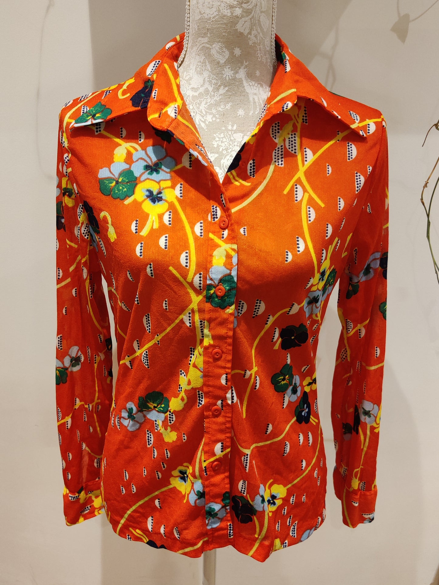 Incredible red 70s dagger collar shirt. Size 8.