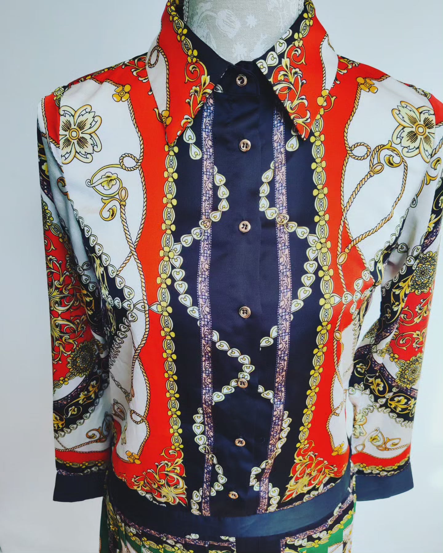 Stunning vintage print mini dress with dropped waist. Size 8.