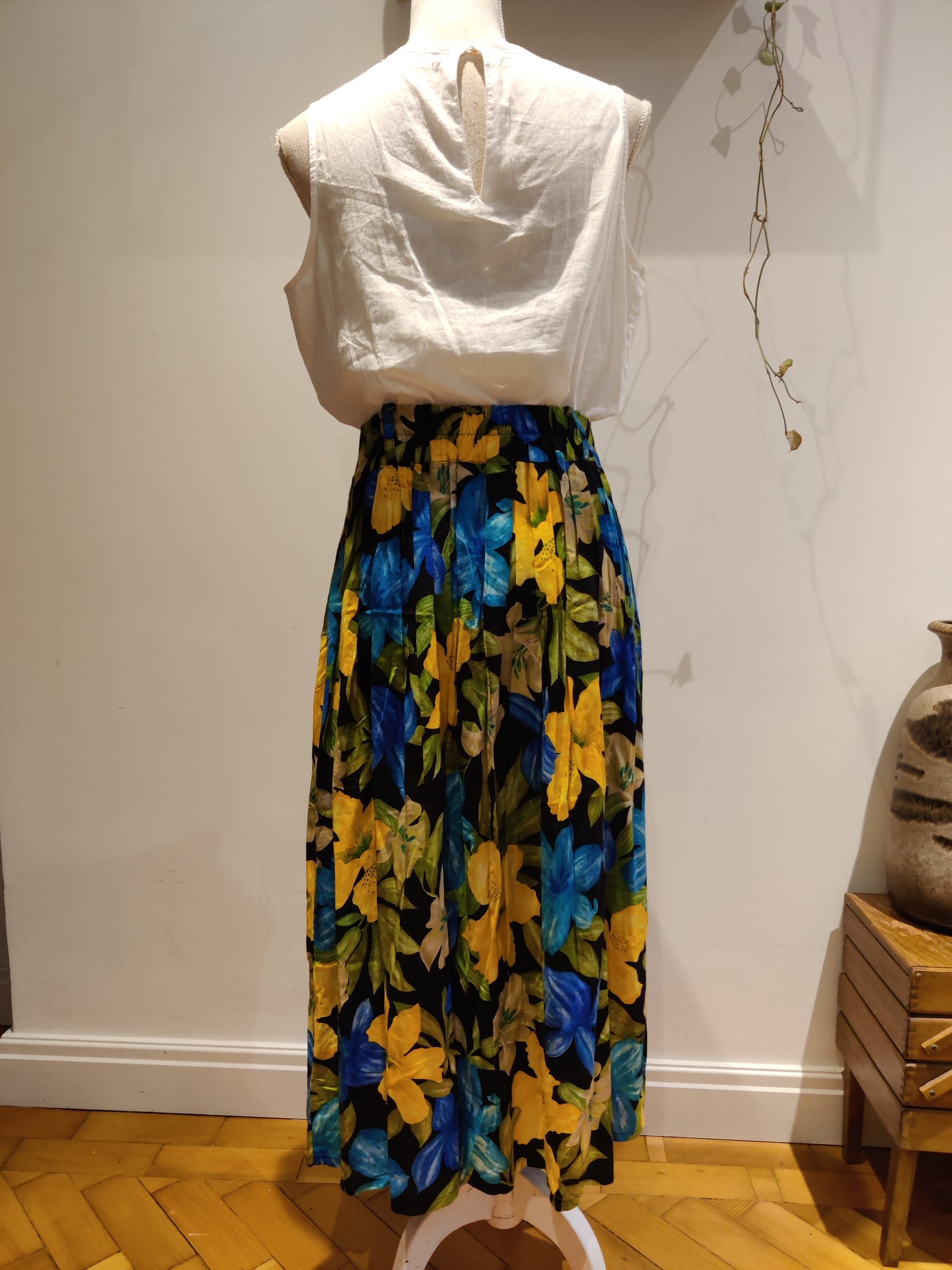 80s floral midi skirt.