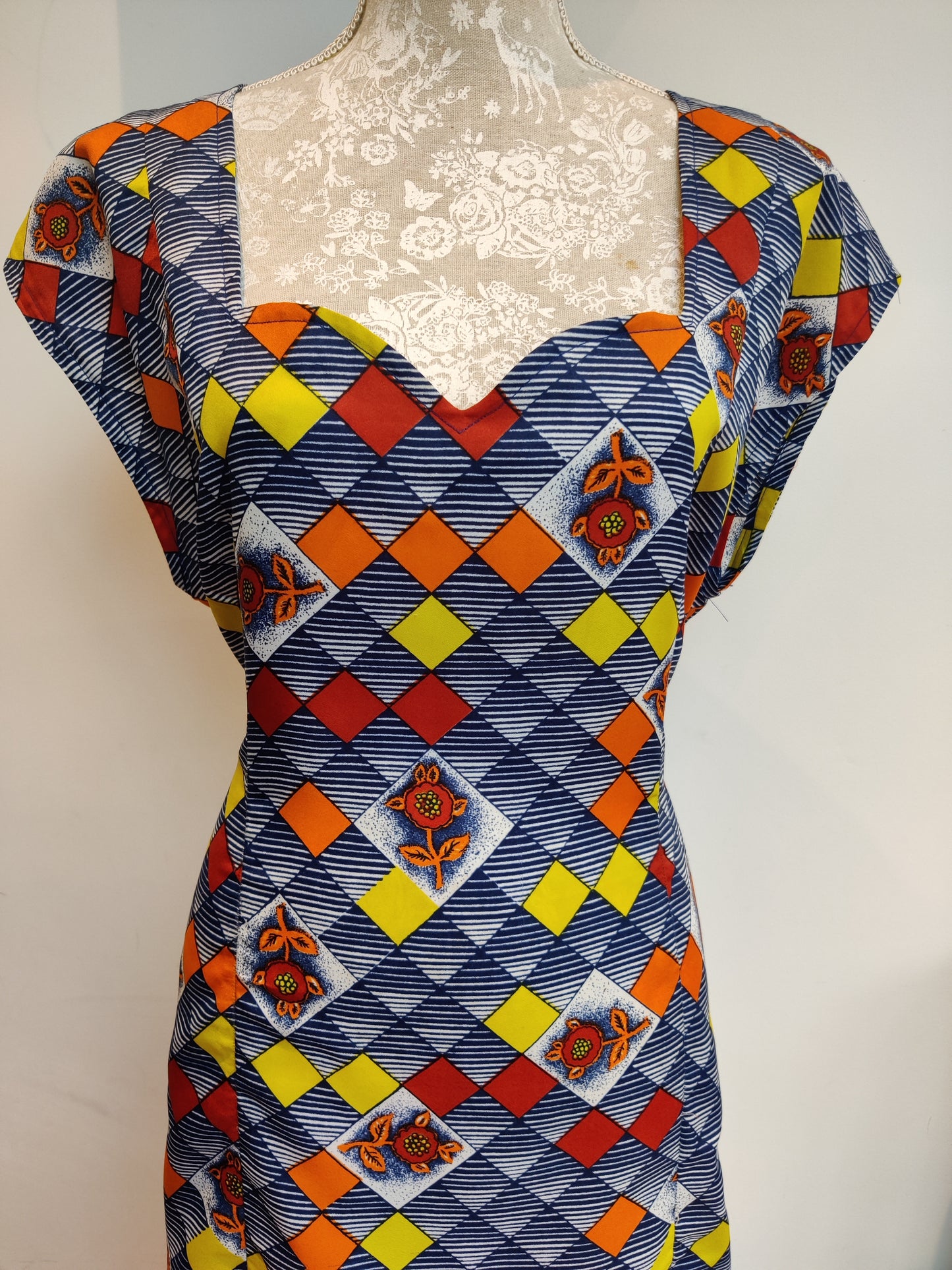 Lovely blue and orange African style 70s kaftan. Size 14-18