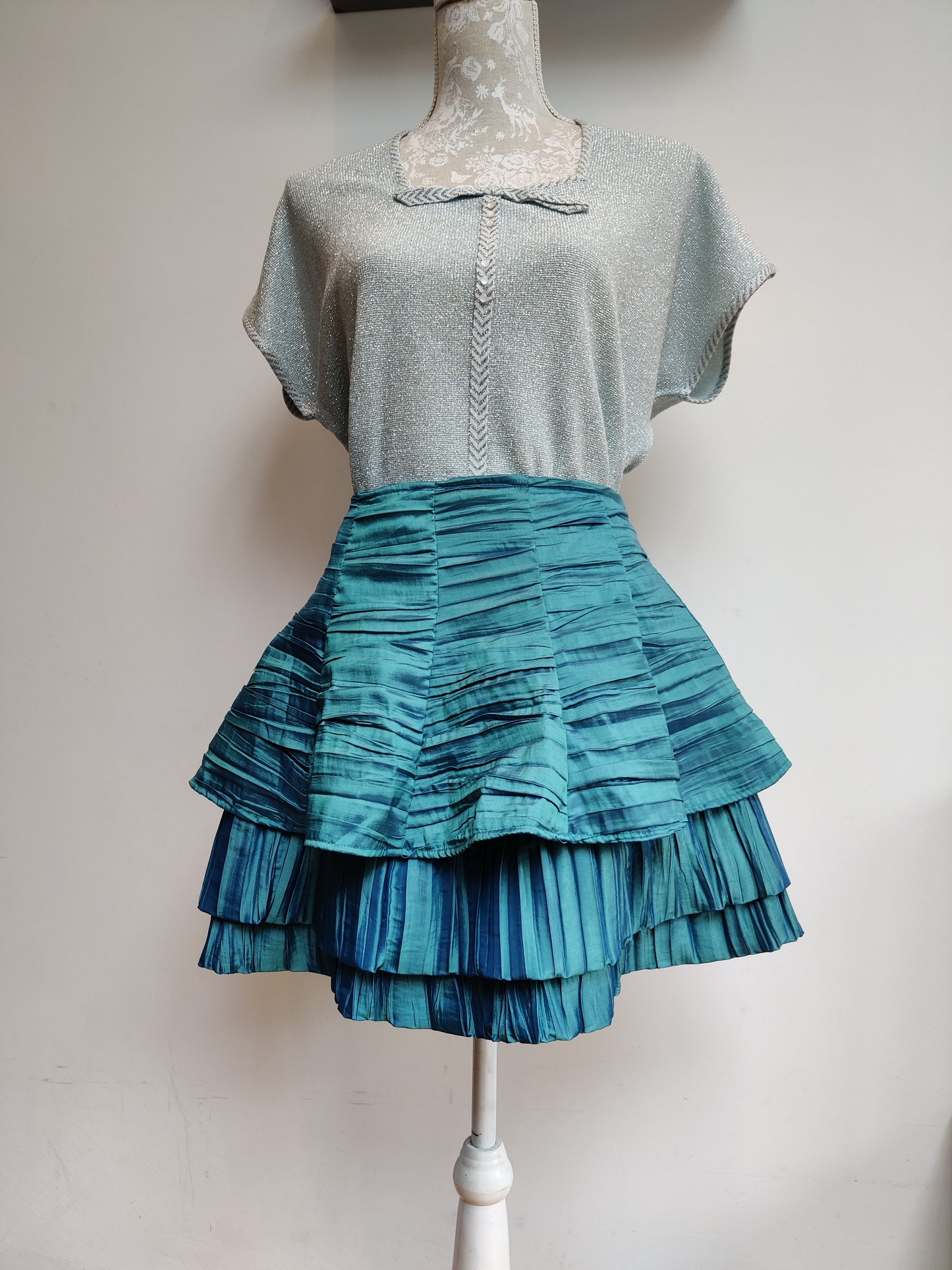 Incredible plus size vintage mini skirt.
