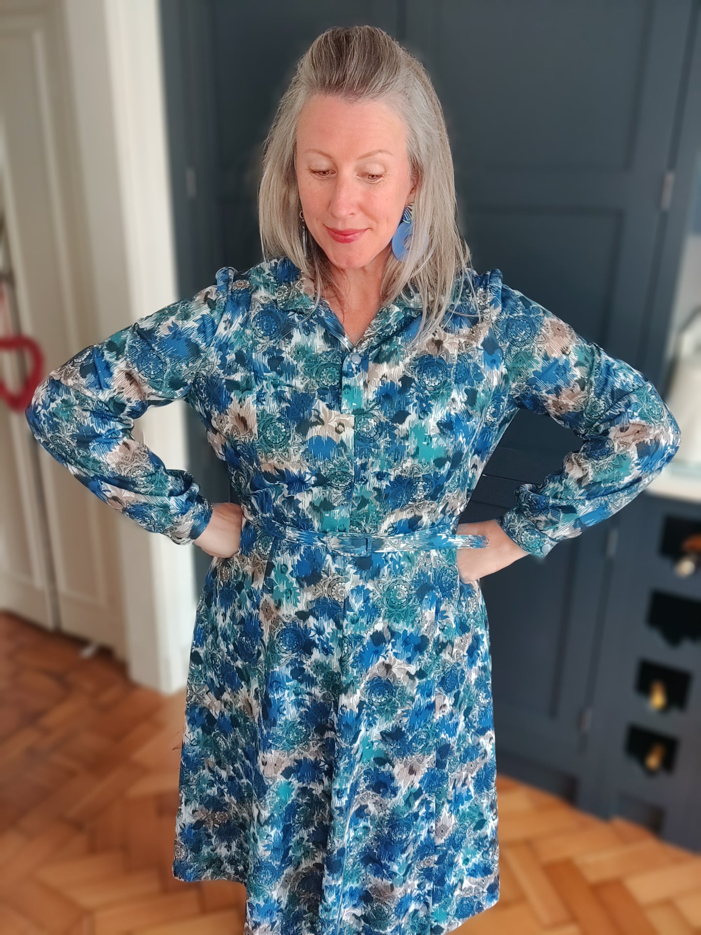 Beautiful 70s midi dress with belt 18