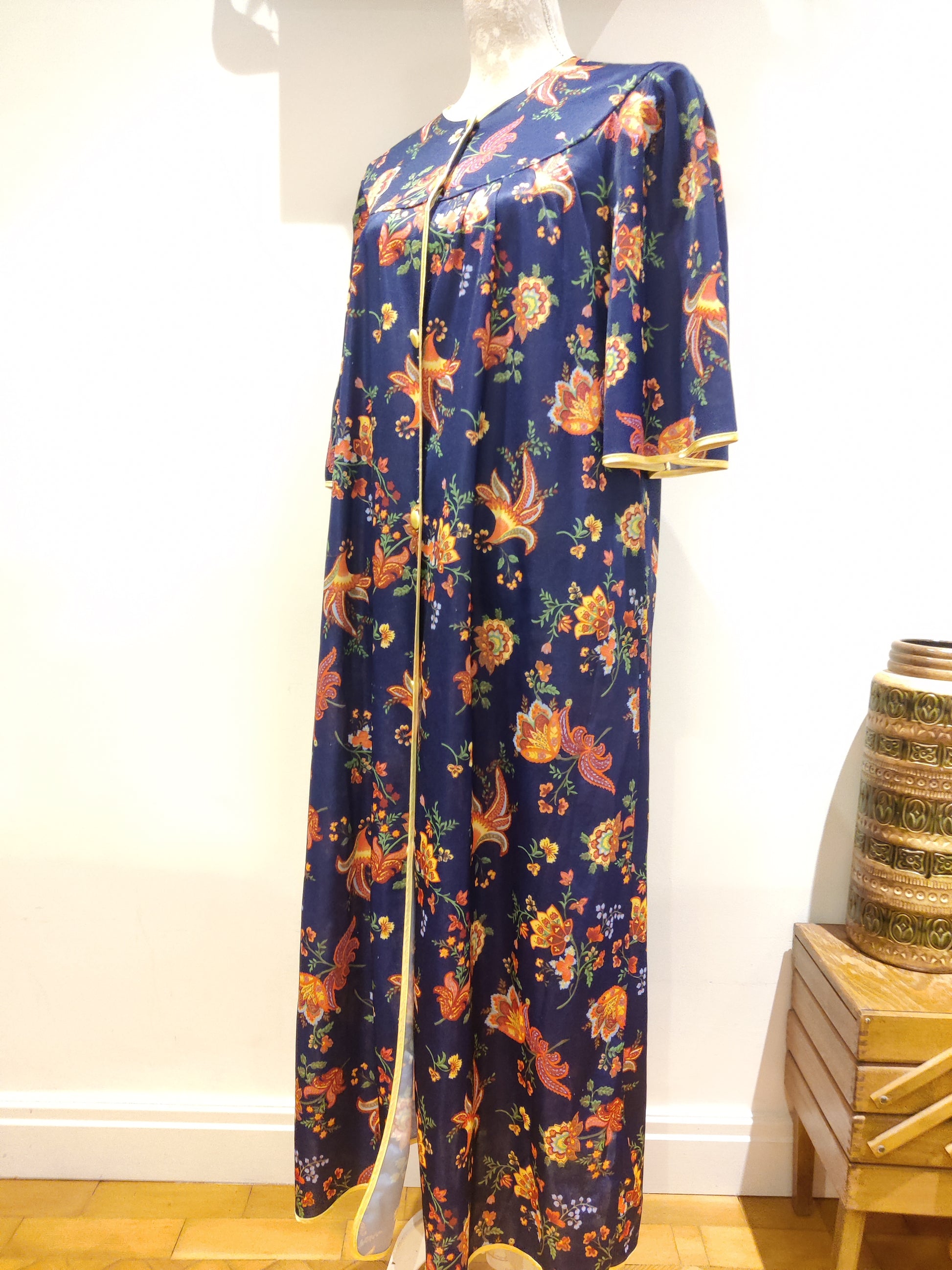 Vintage housecoat size 16