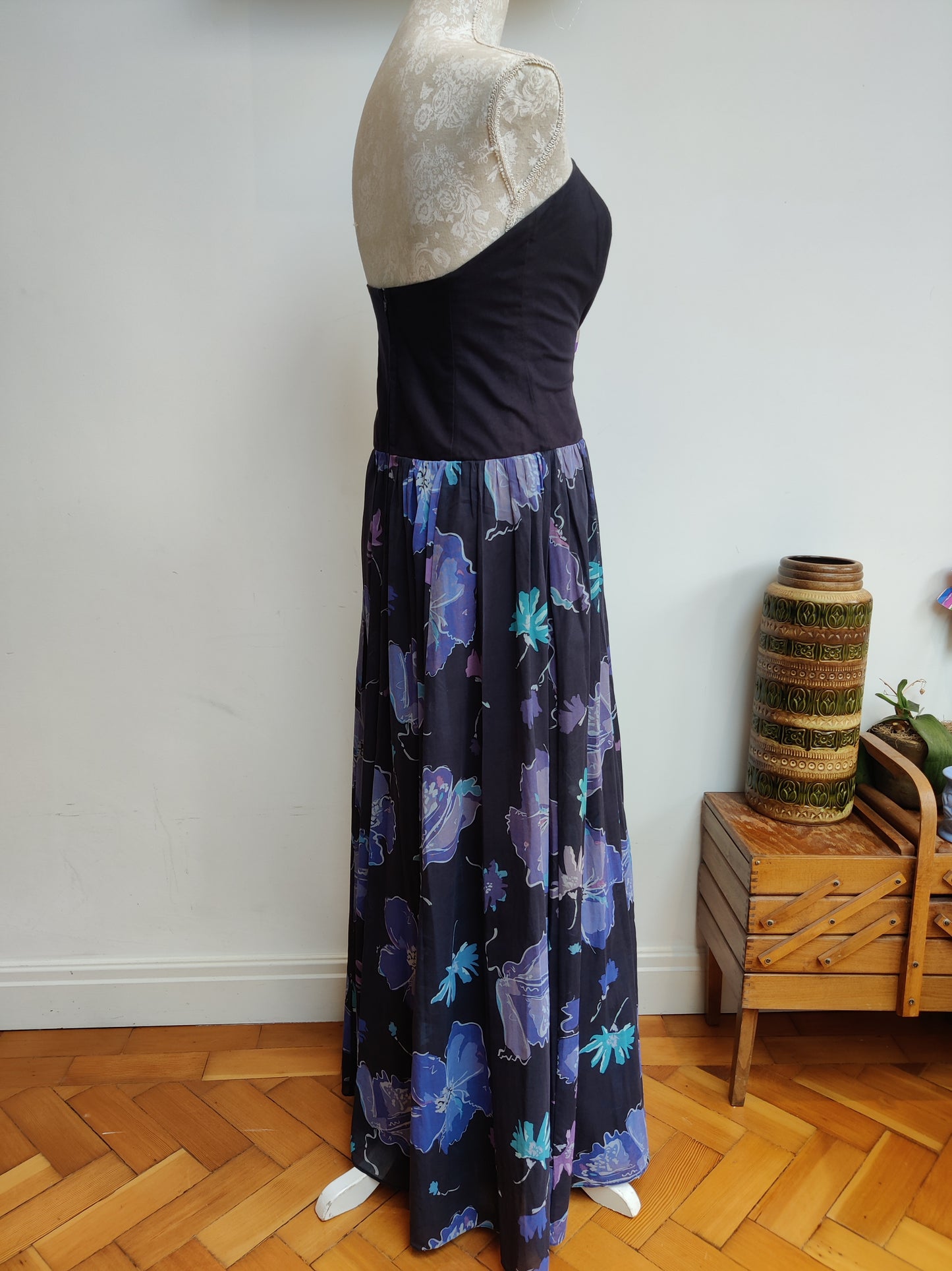 Black strapless 80s dress