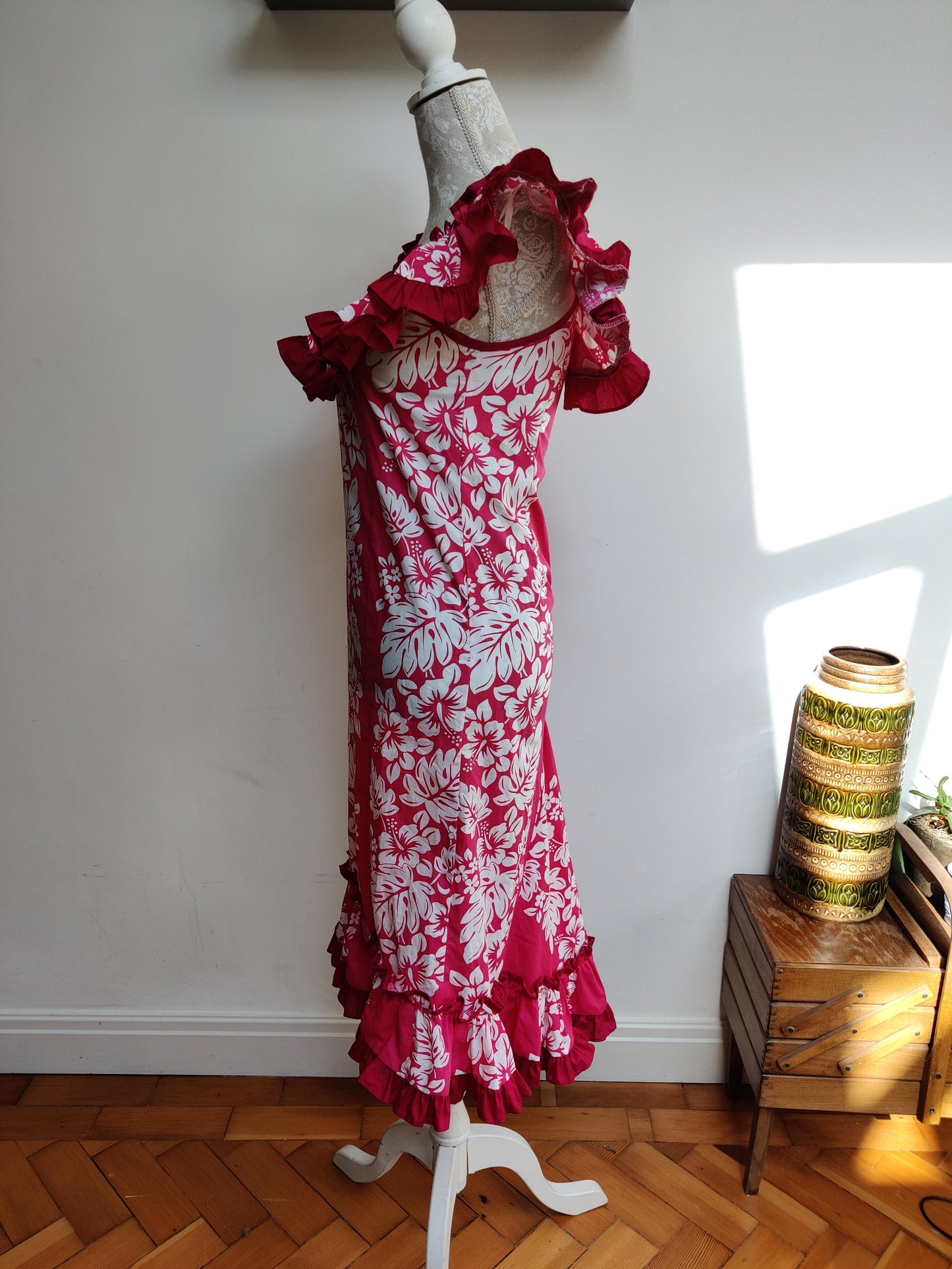 Hawaiian midi dress in pink and white floral.