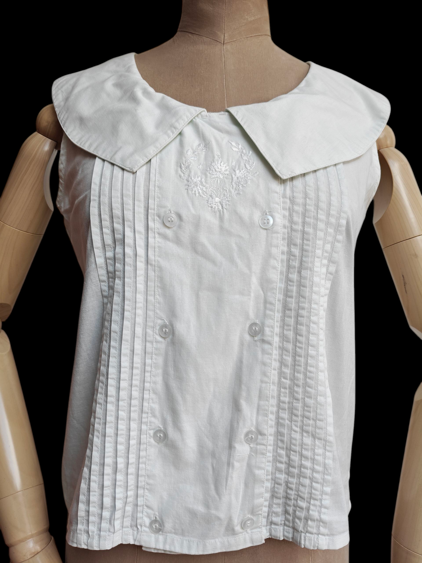 Indian Cotton white shirt in boho sleeveless style
