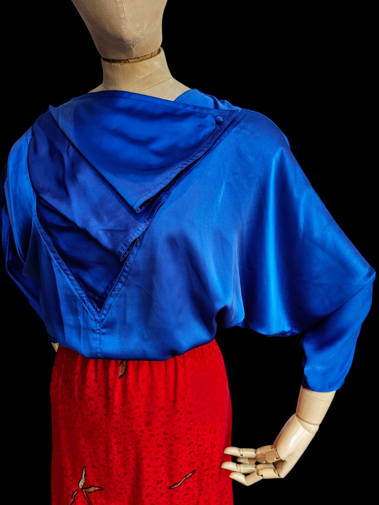 Ladies blue vintage shirt with batwing sleeves