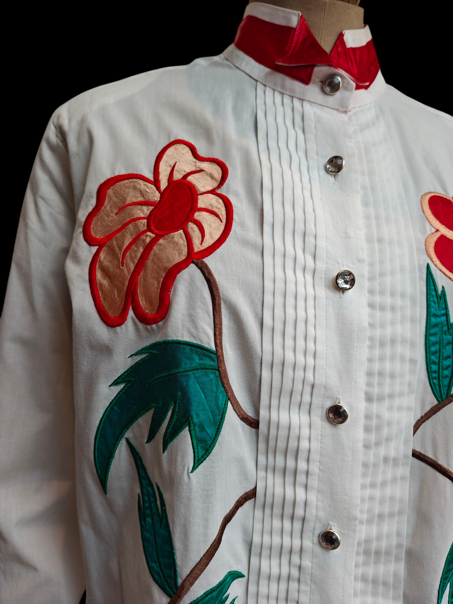 Ladies western shirt with rhinestone buttons