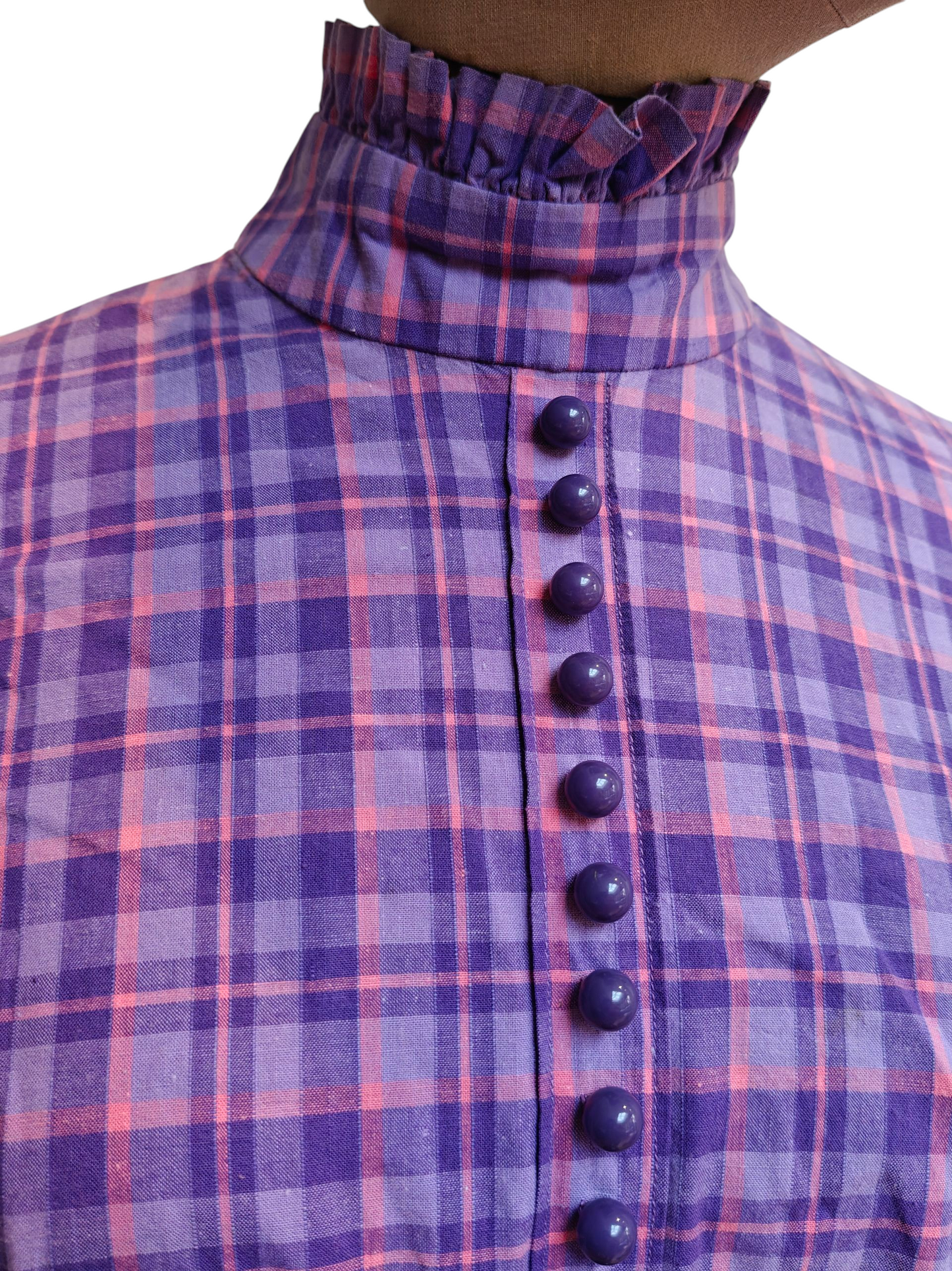 Pie crust frill high neck