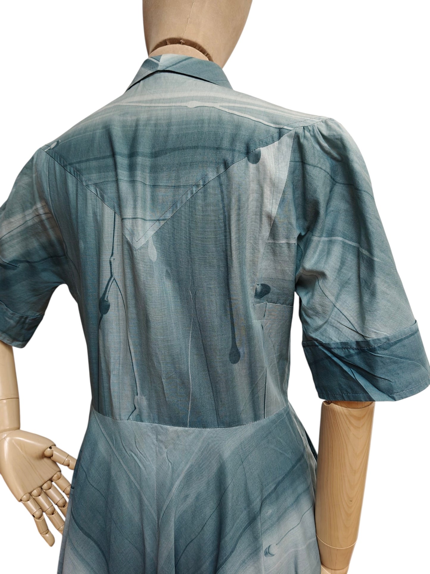 Short sleeved 1950s day dress in blue