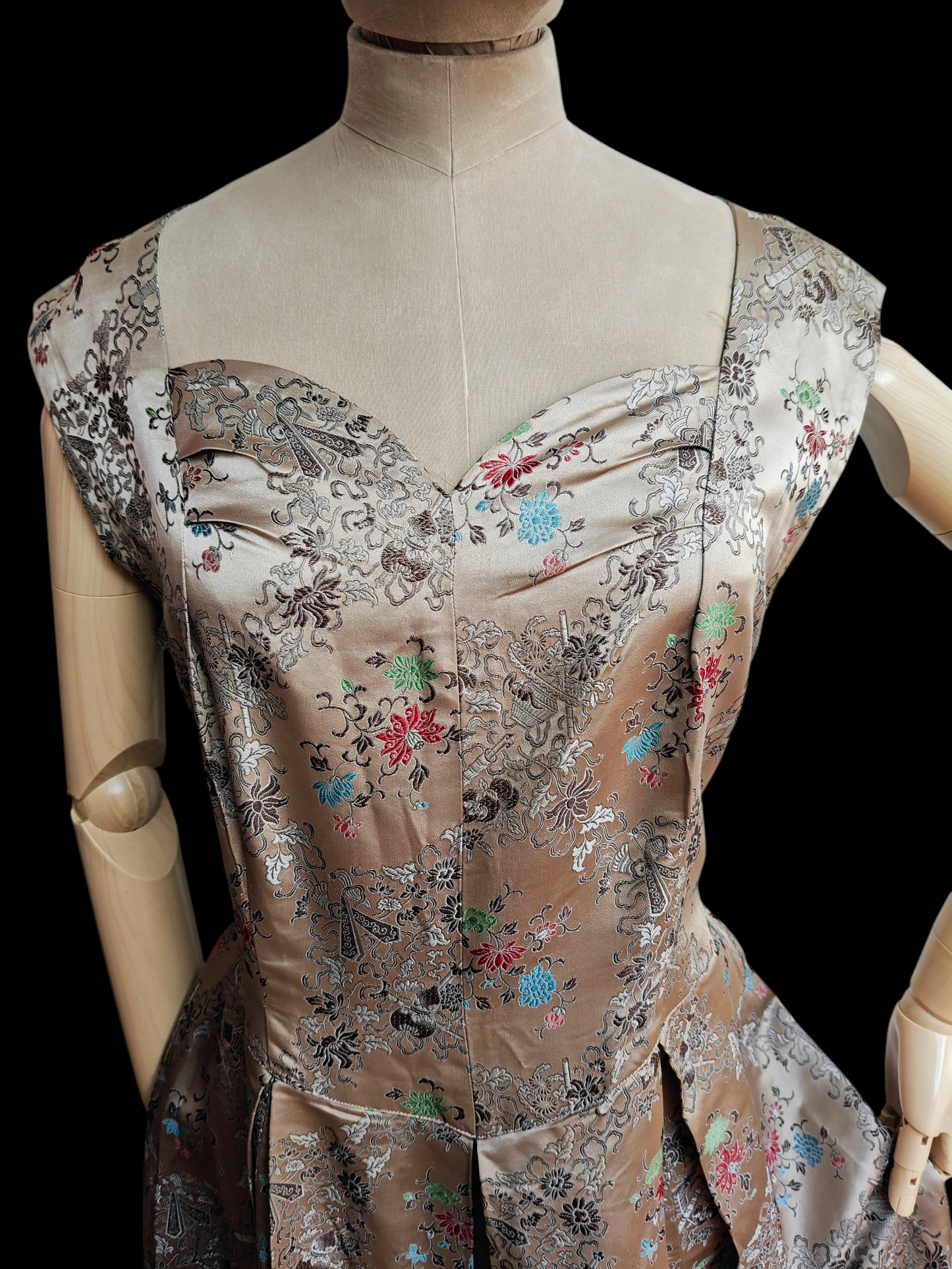 Sweetheart neckline vintage dress
