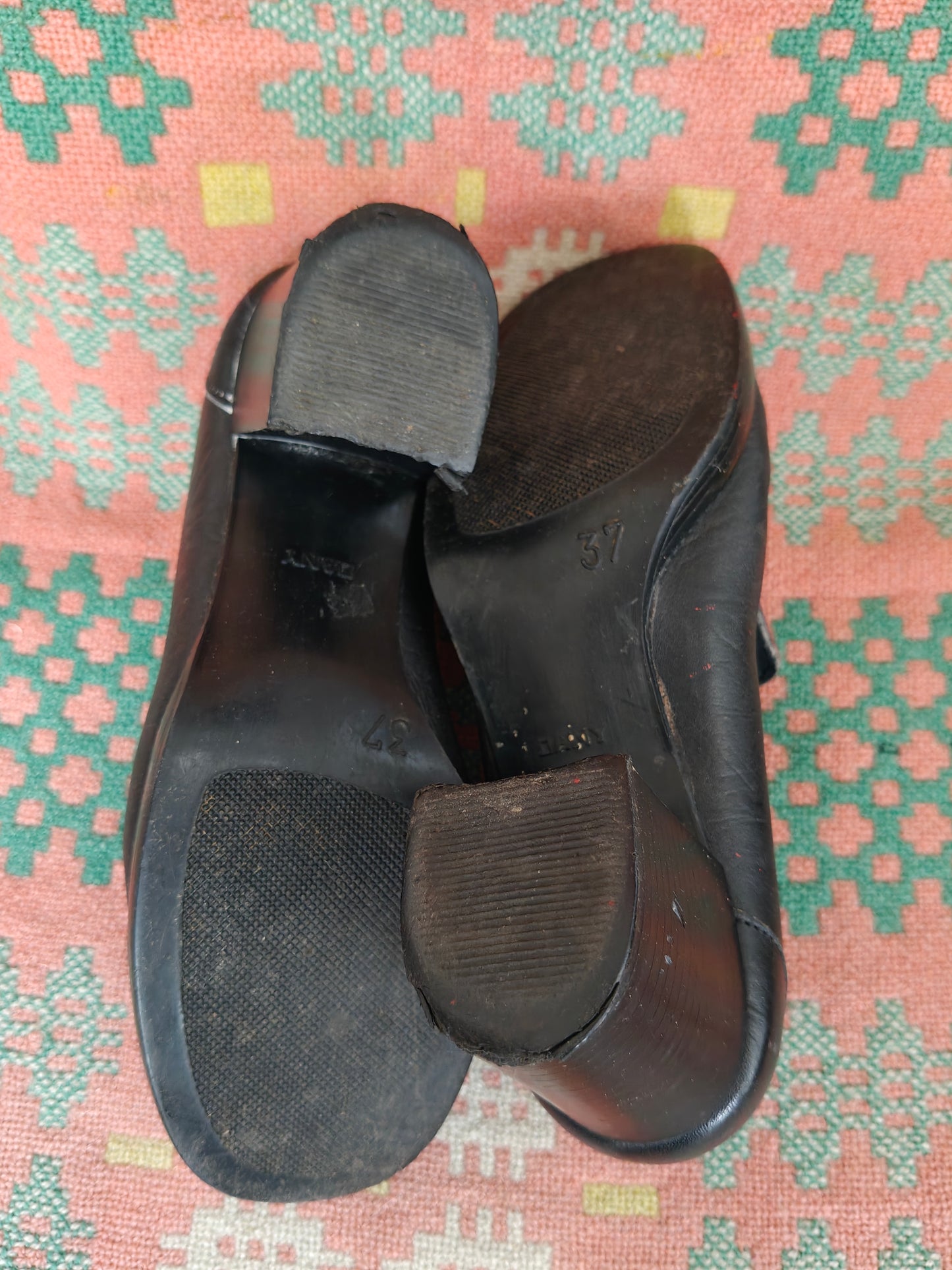 Vintage shoes with minimal wear
