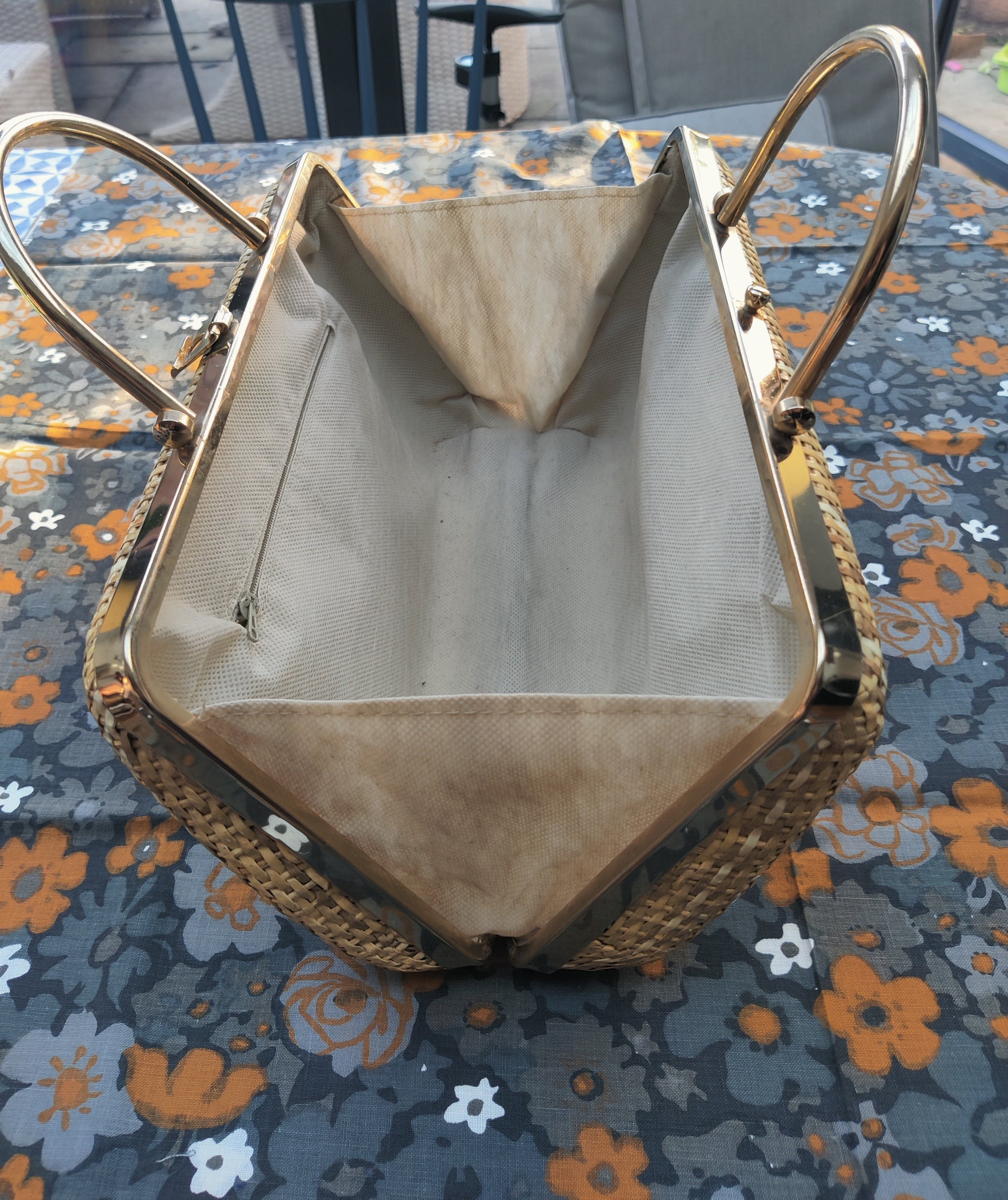 Vintage summer bag with wicker detail