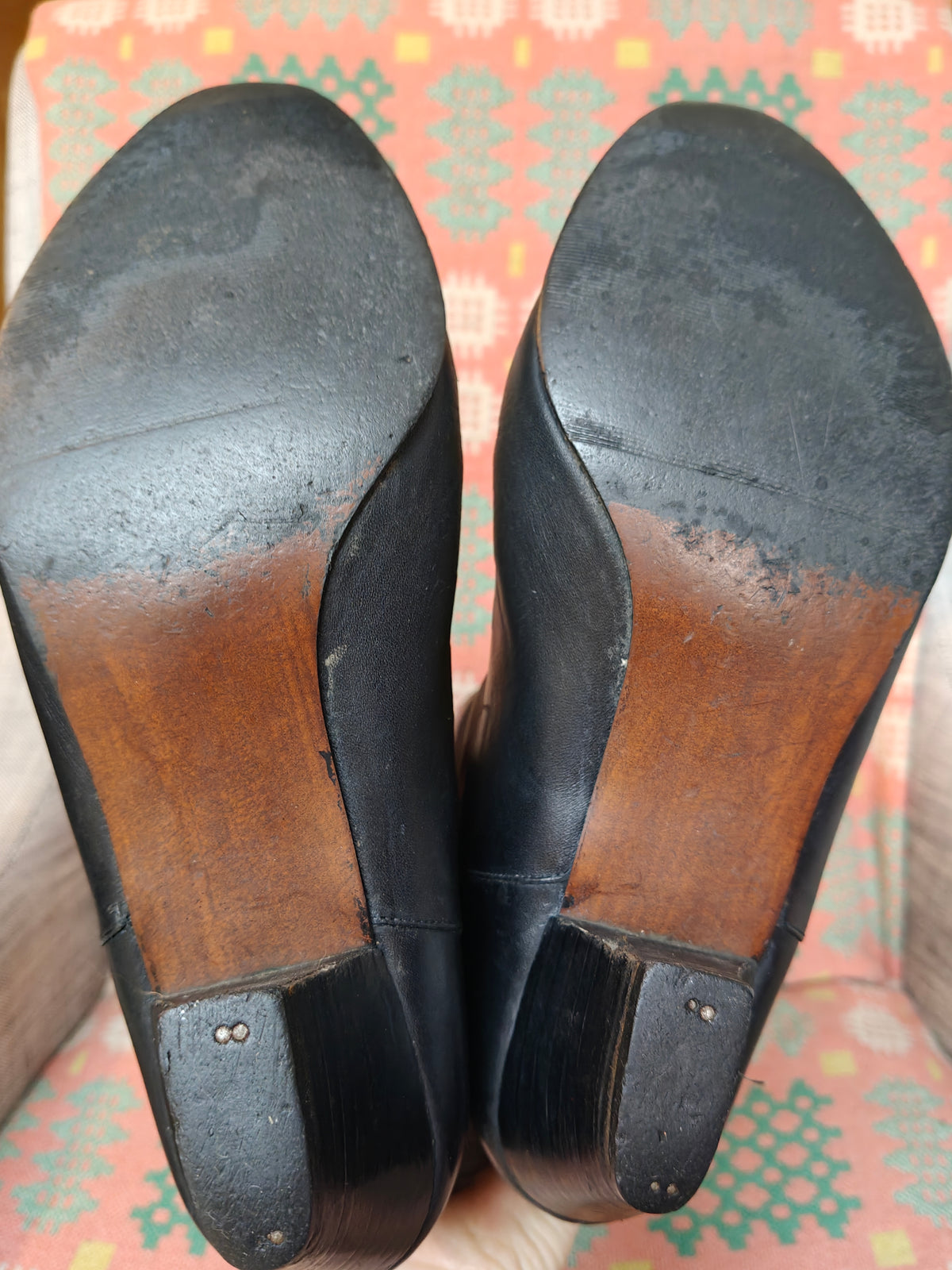 low heel 80s black boots