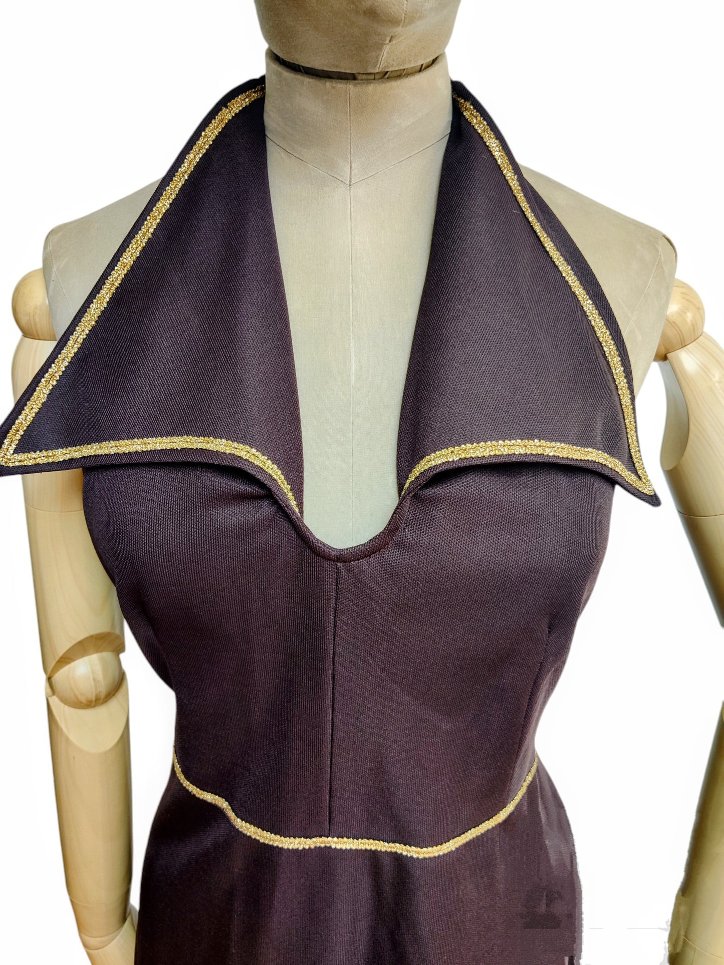 Absolutely fabulous 70s collar with gold trim.