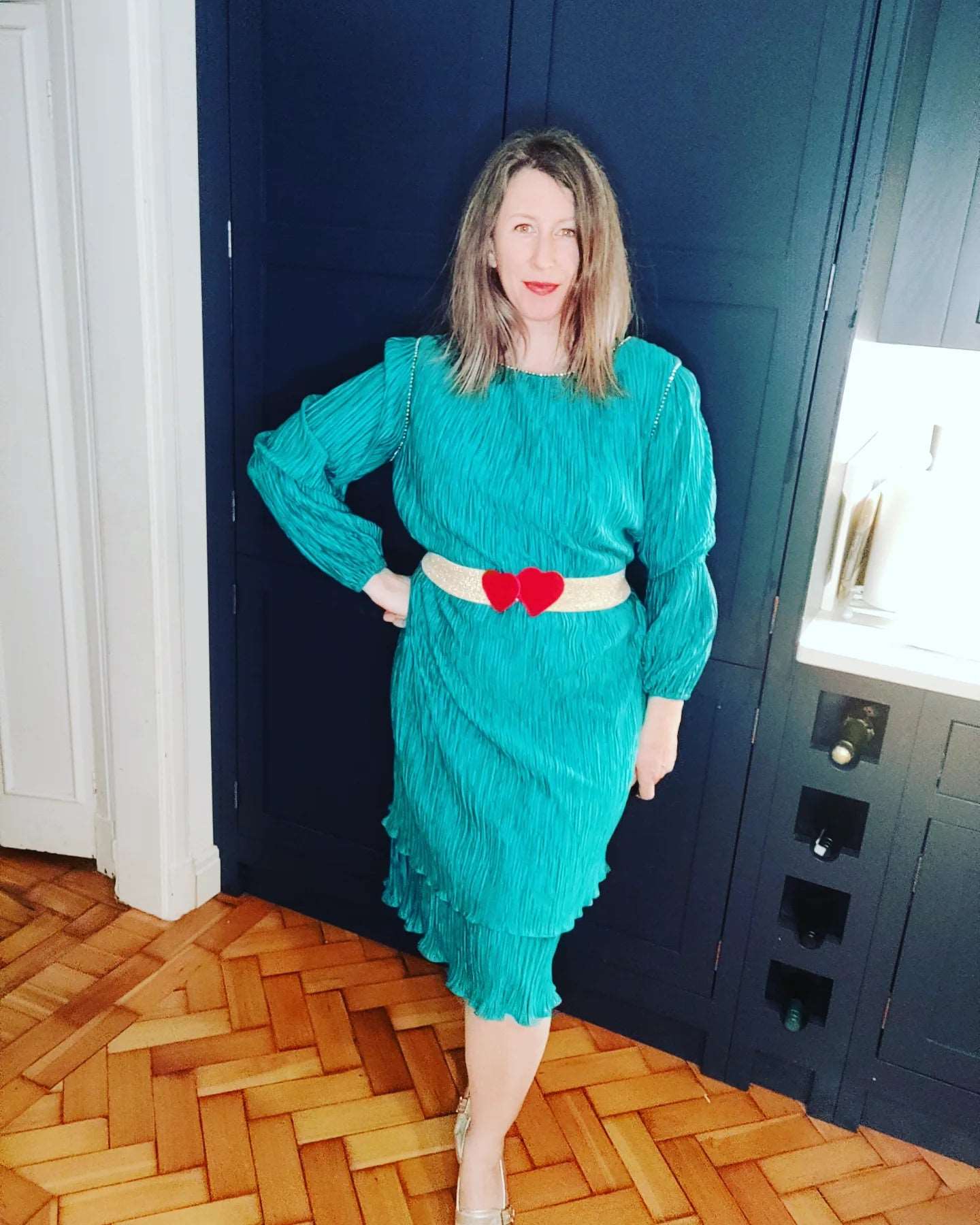 Green 1980s crinkle pleat tiered dress. Size 12.