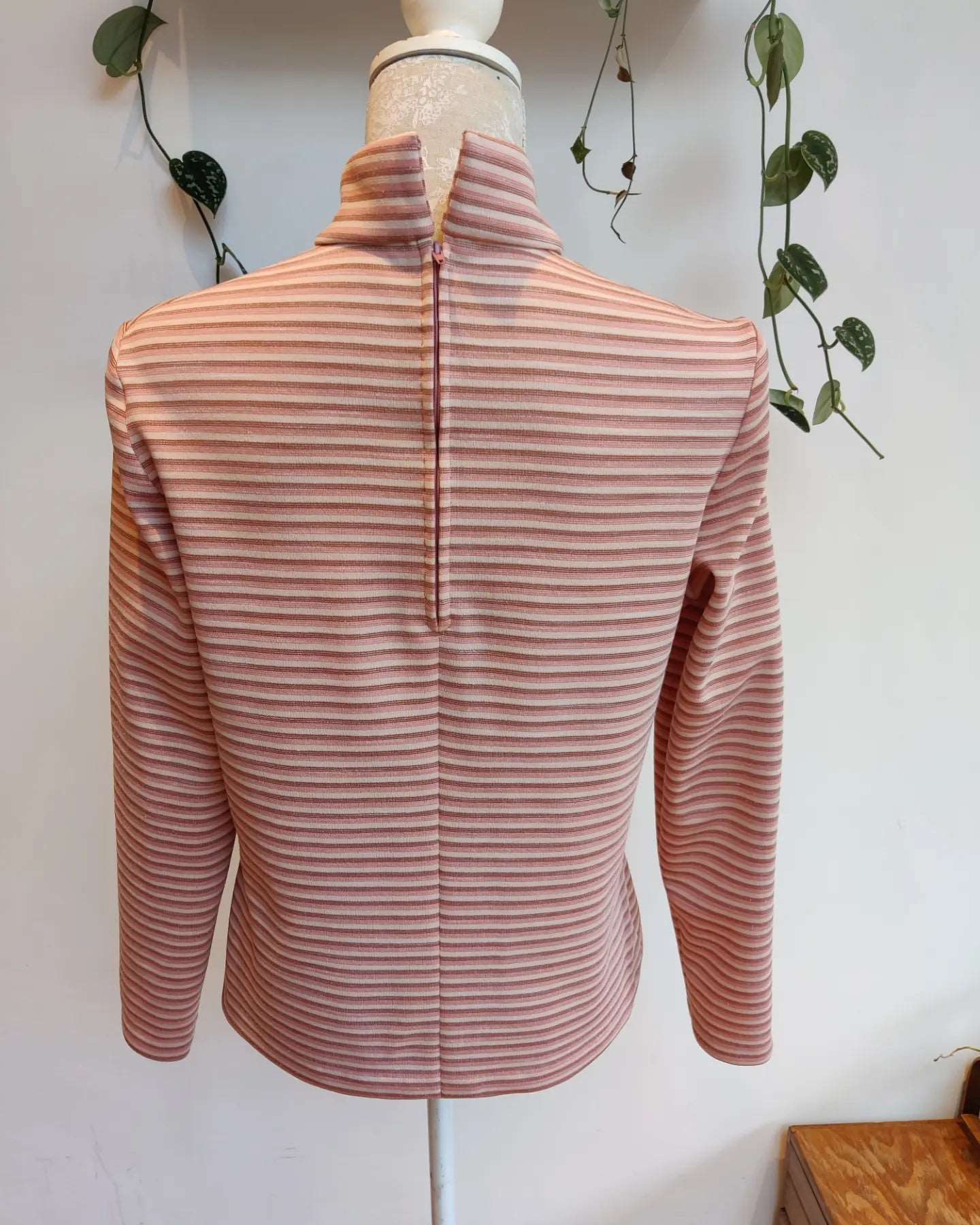 Amazing 1960s dusky pink stripe mod top and waistcoat co-ord. Size 12-14.