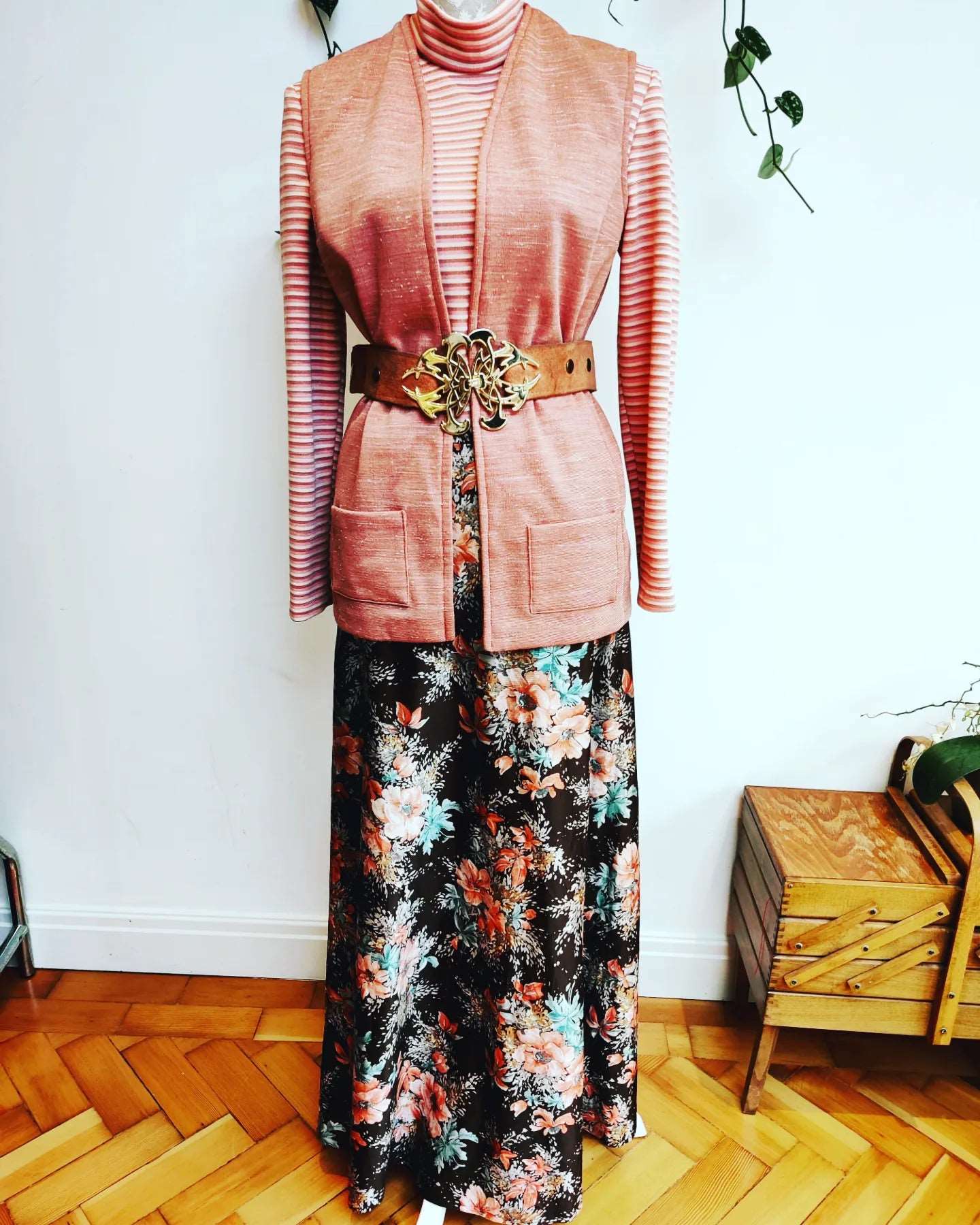 Amazing 1960s dusky pink stripe mod top and waistcoat co-ord. Size 12-14.