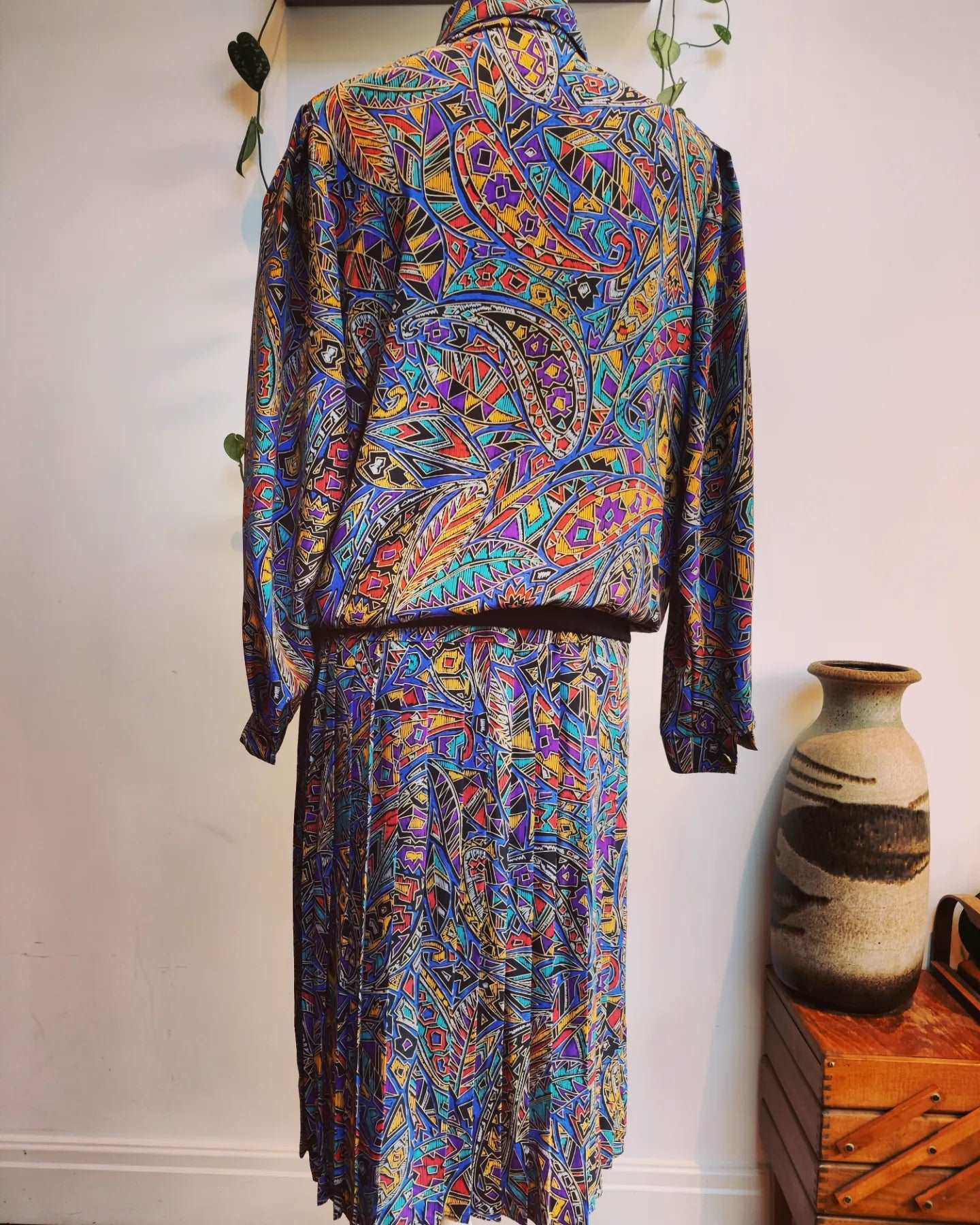 abstract paisley retro print.