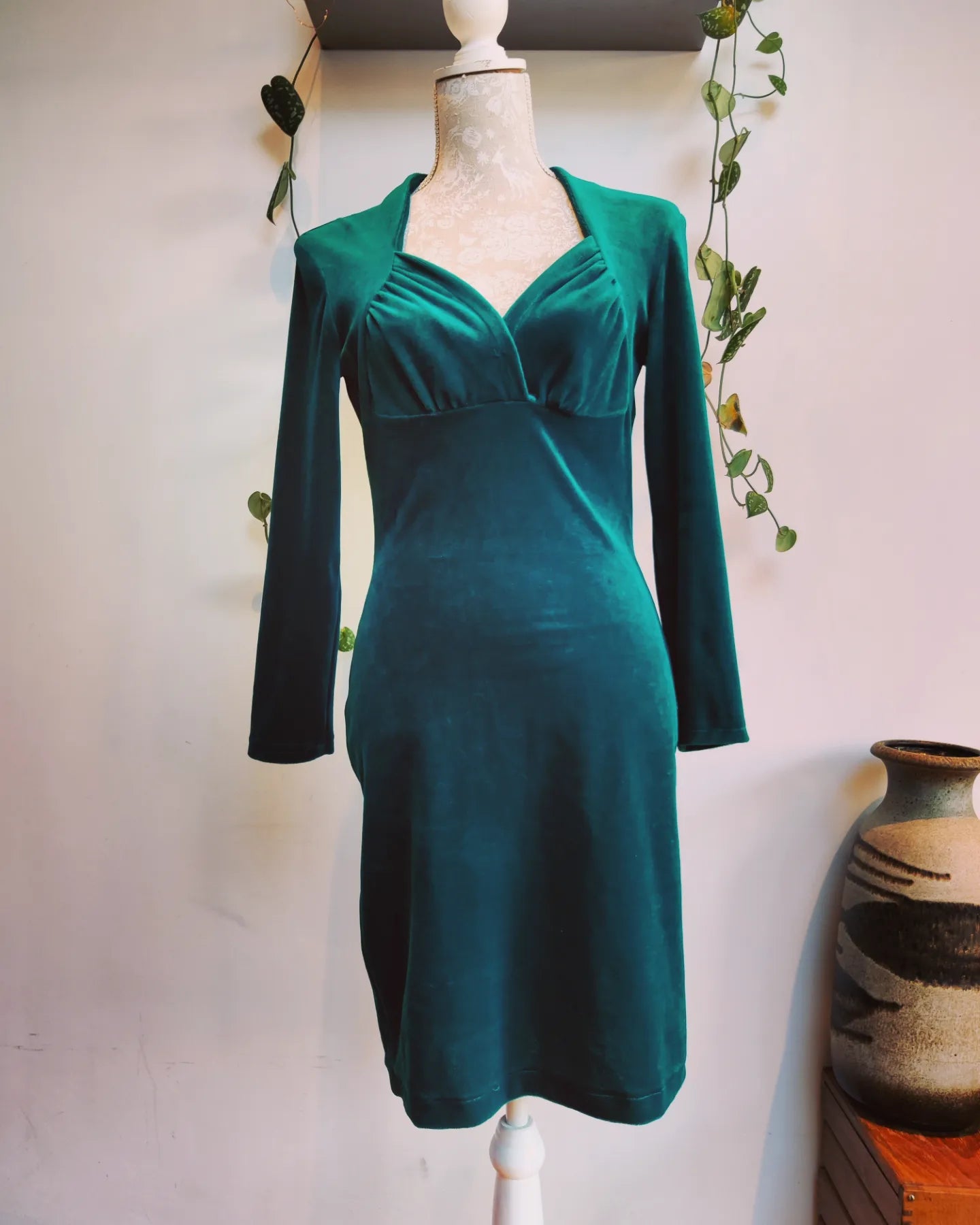 Green vintage dress size 10