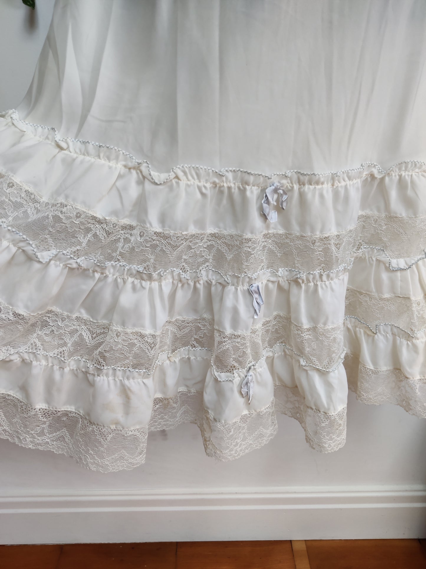 Stunning vintage slip dress négligée. Size 8.