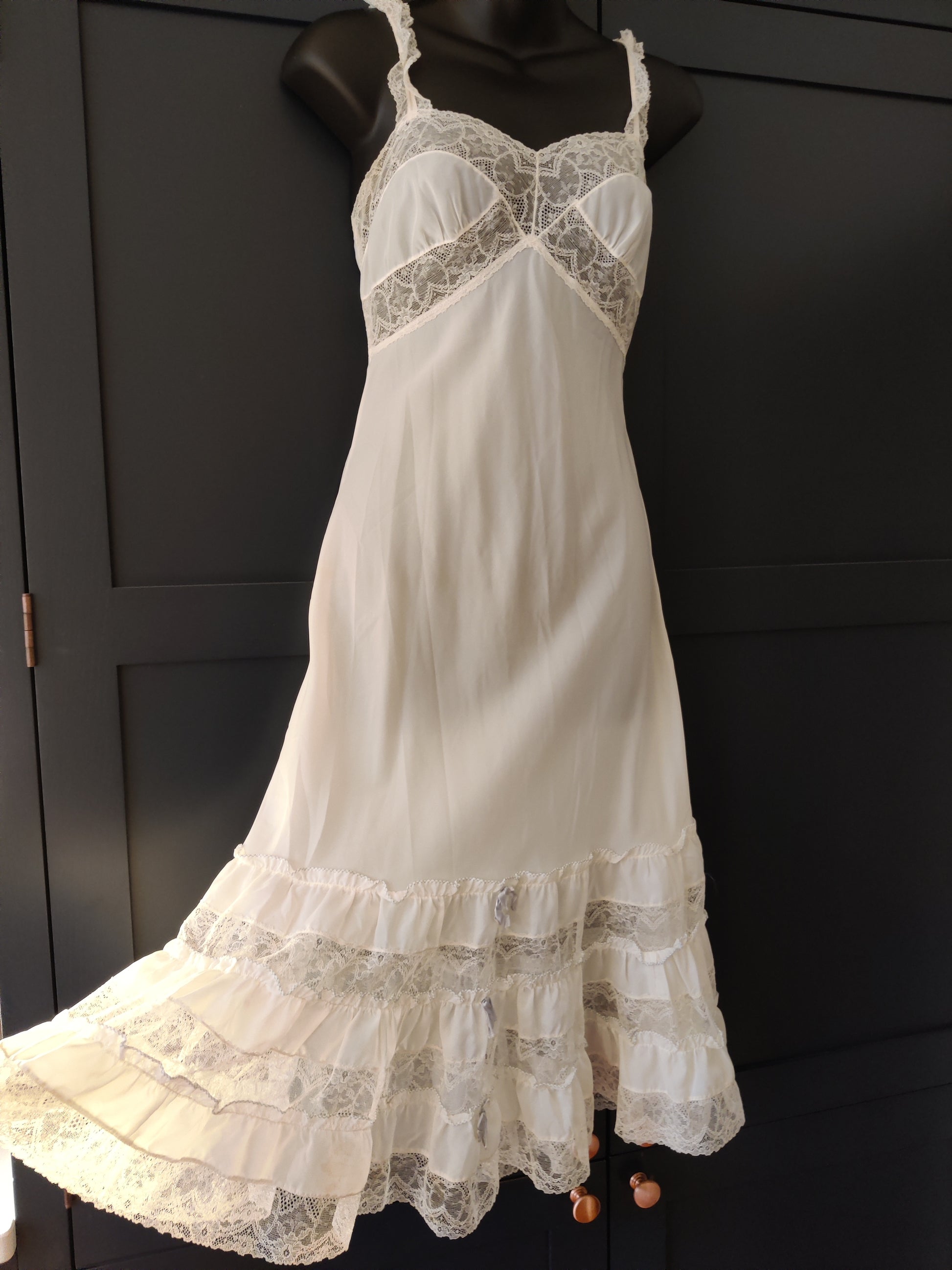 Vintage lace slip dress. small