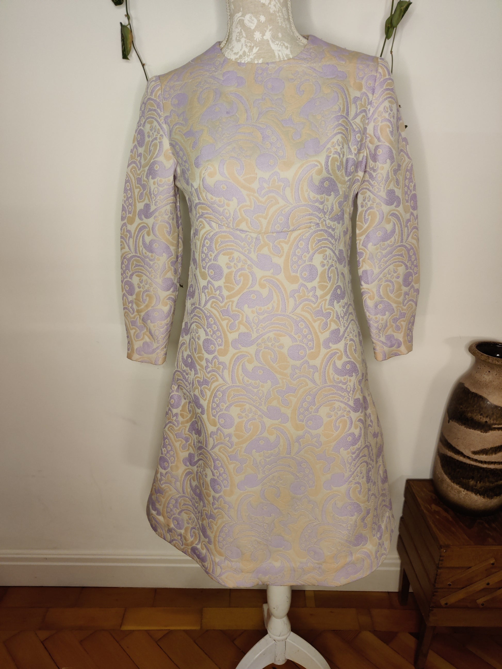 Stunning vintage modette dress in lilac