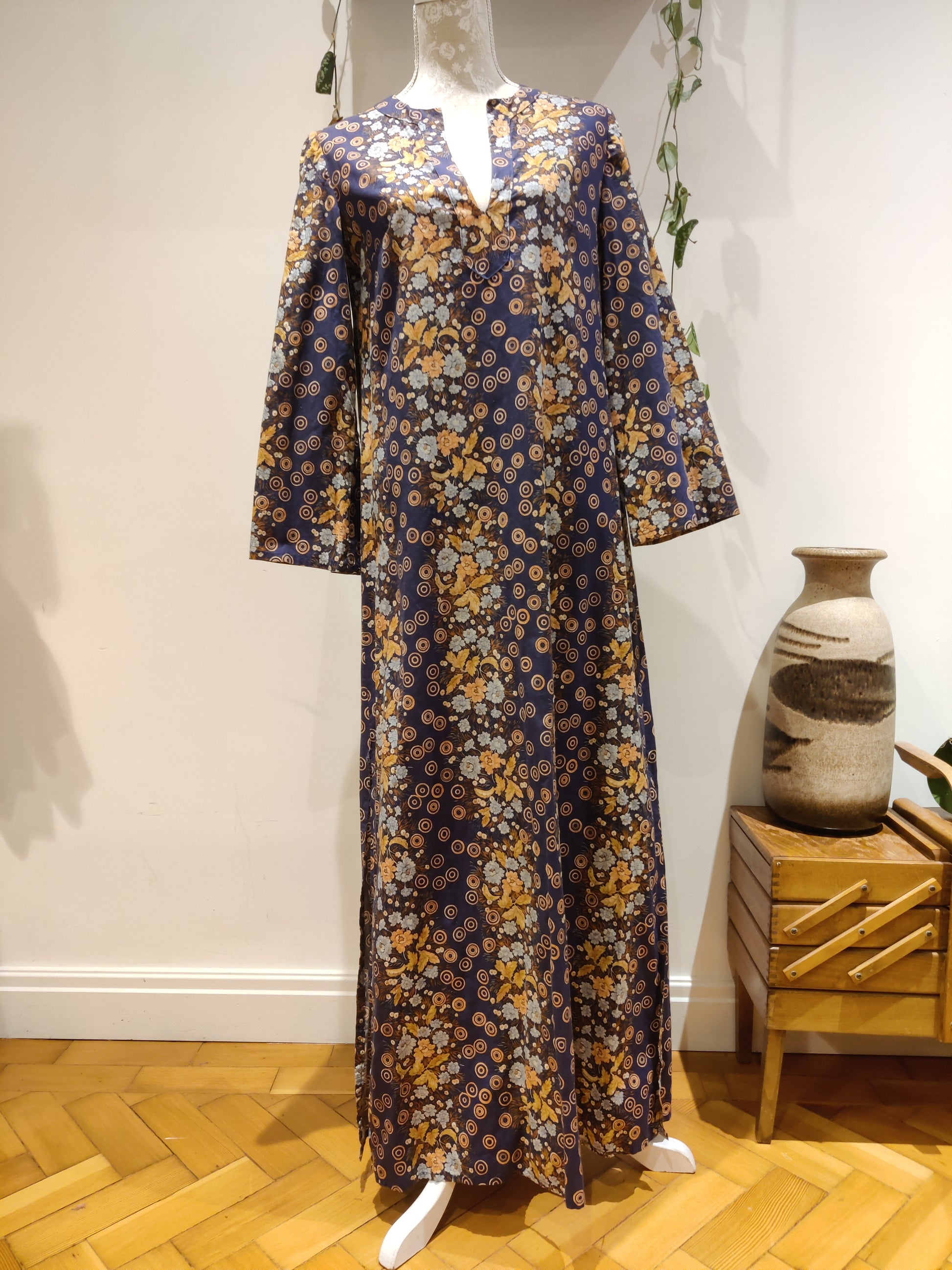 Vintage maxi dress 70s print
