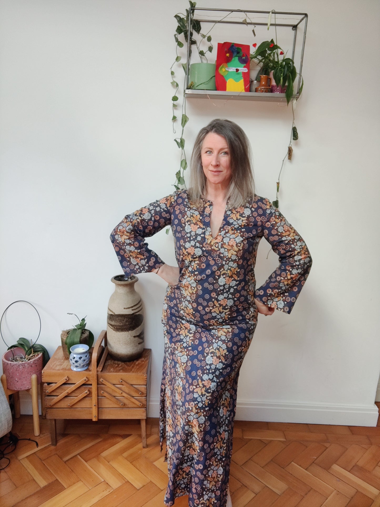 Stunning 70s floral kaftan with wide sleeves. Size 12