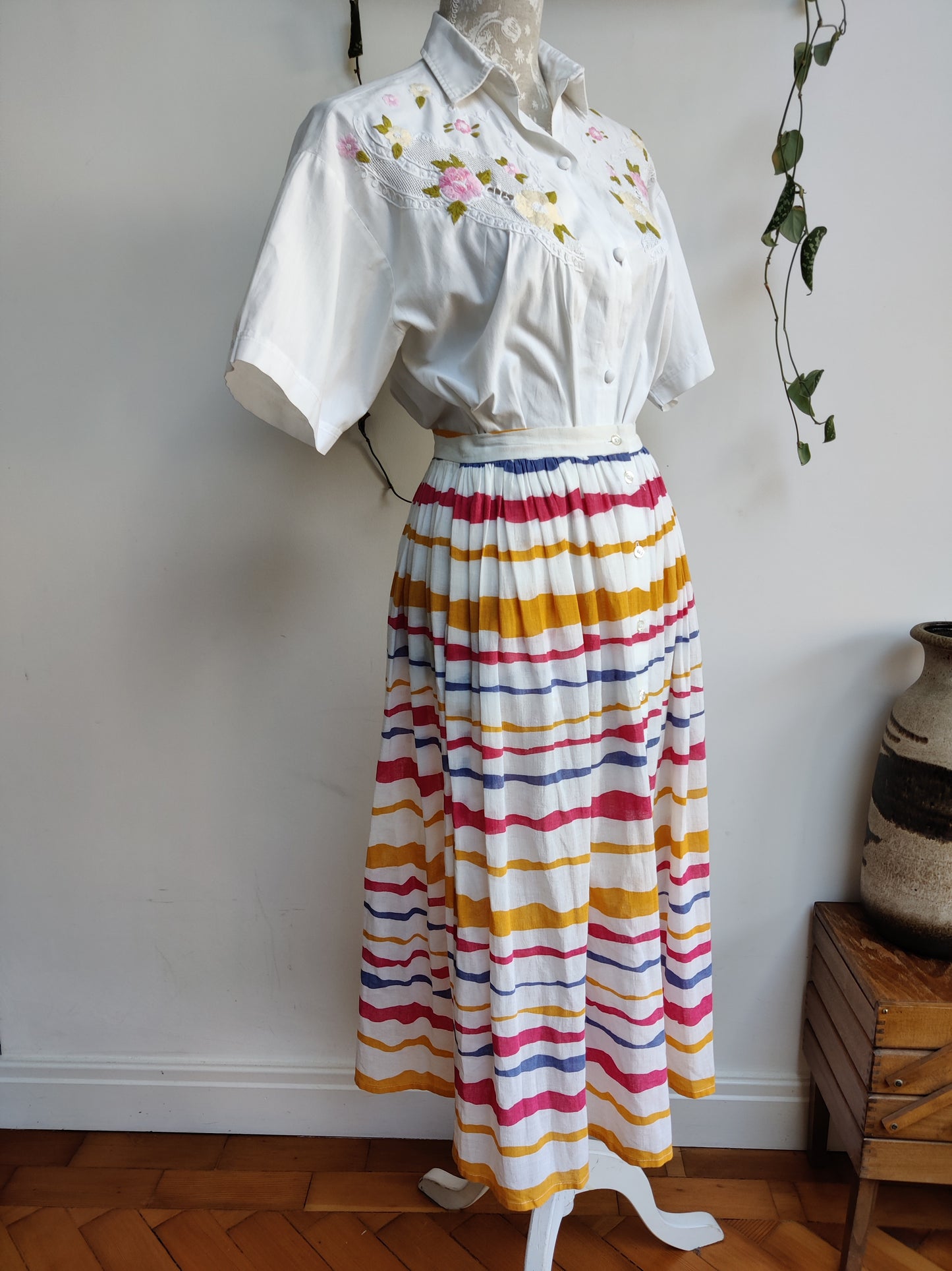White rainbow stripe vintage jaeger skirt size 8.