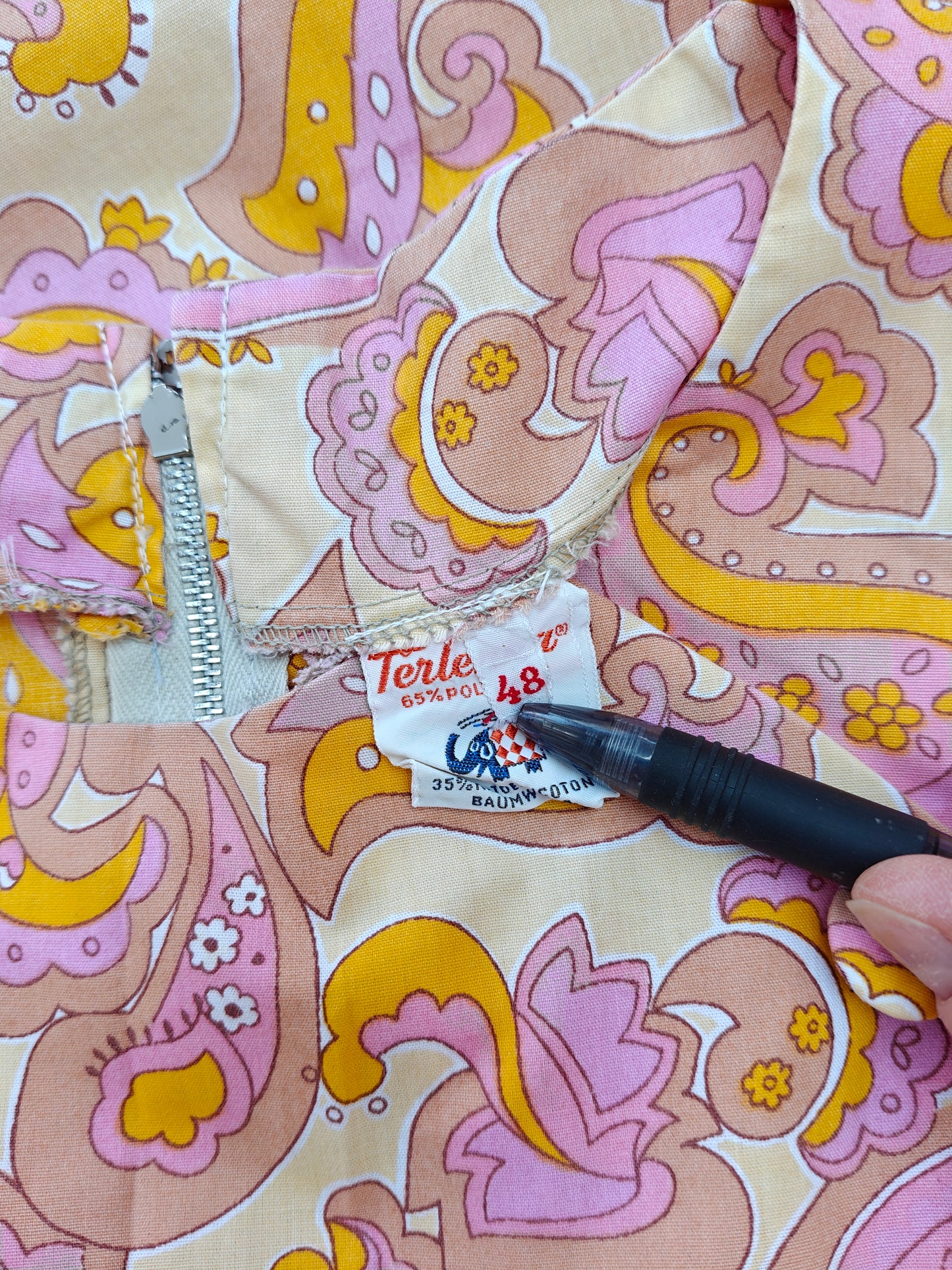 1960s modette plus size outfit in pink and yellow