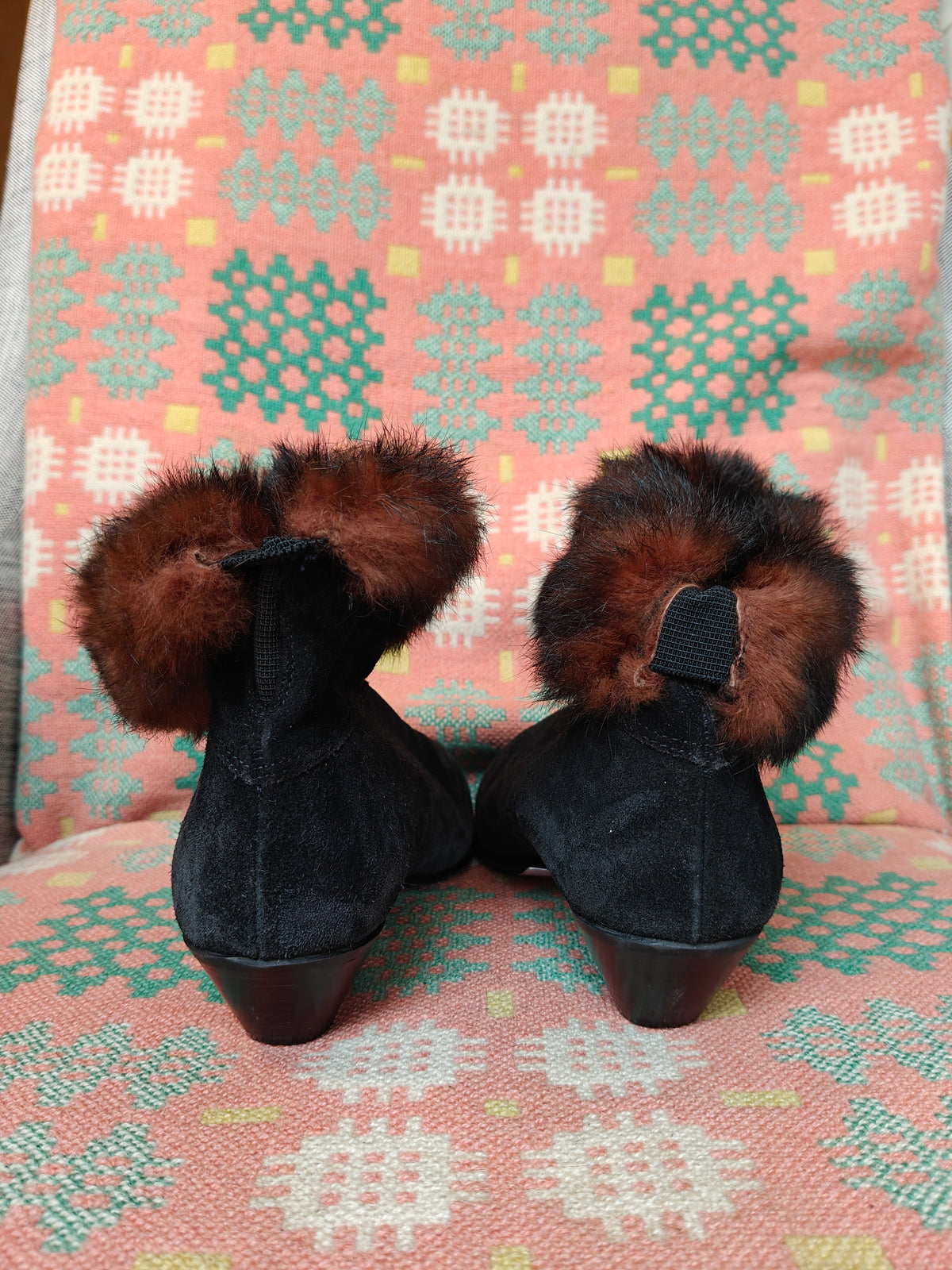 1980s ankle boots with cute fur trim in black and brown