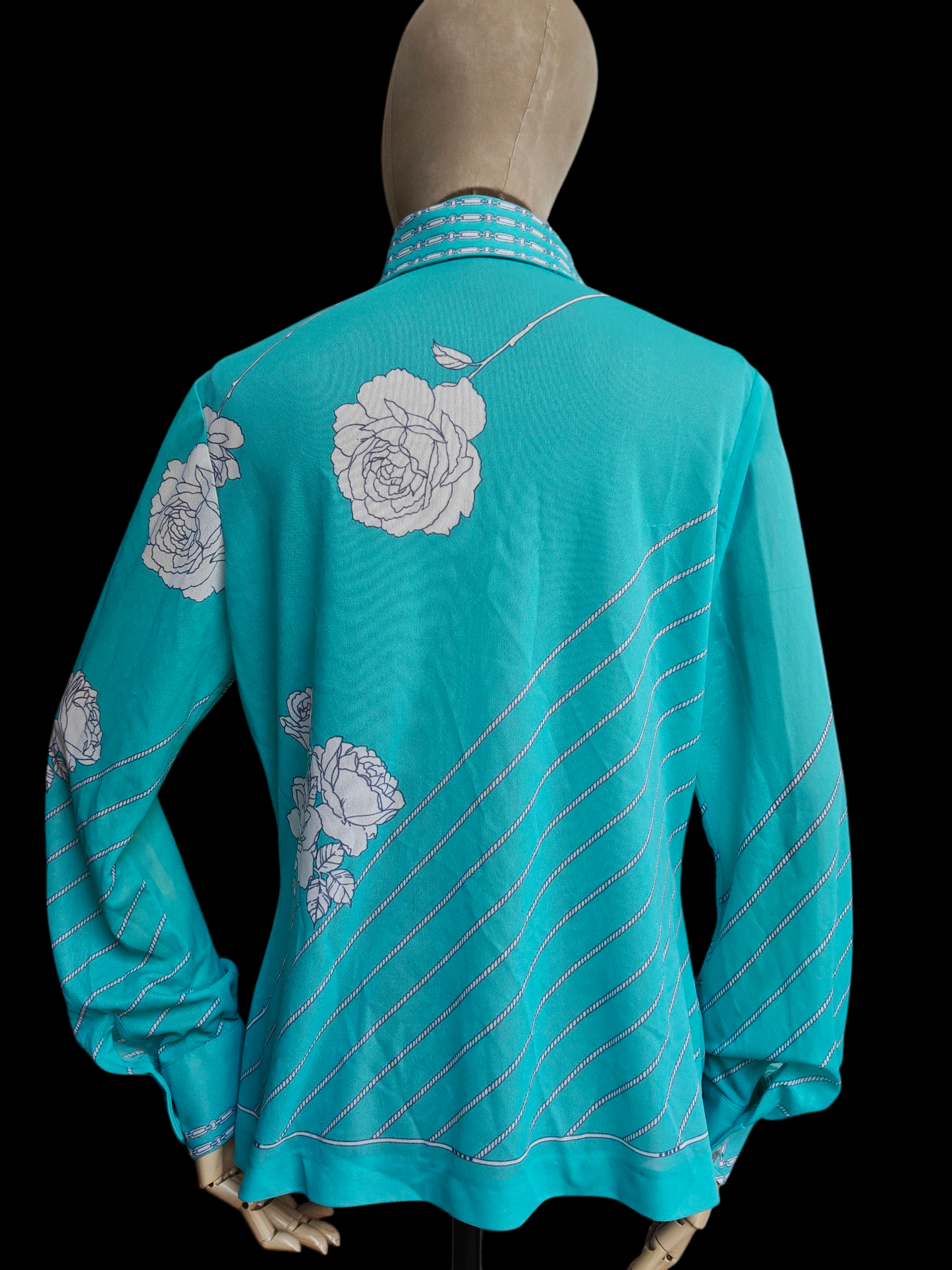 70's dagger collar blouse iin blue and white retro design