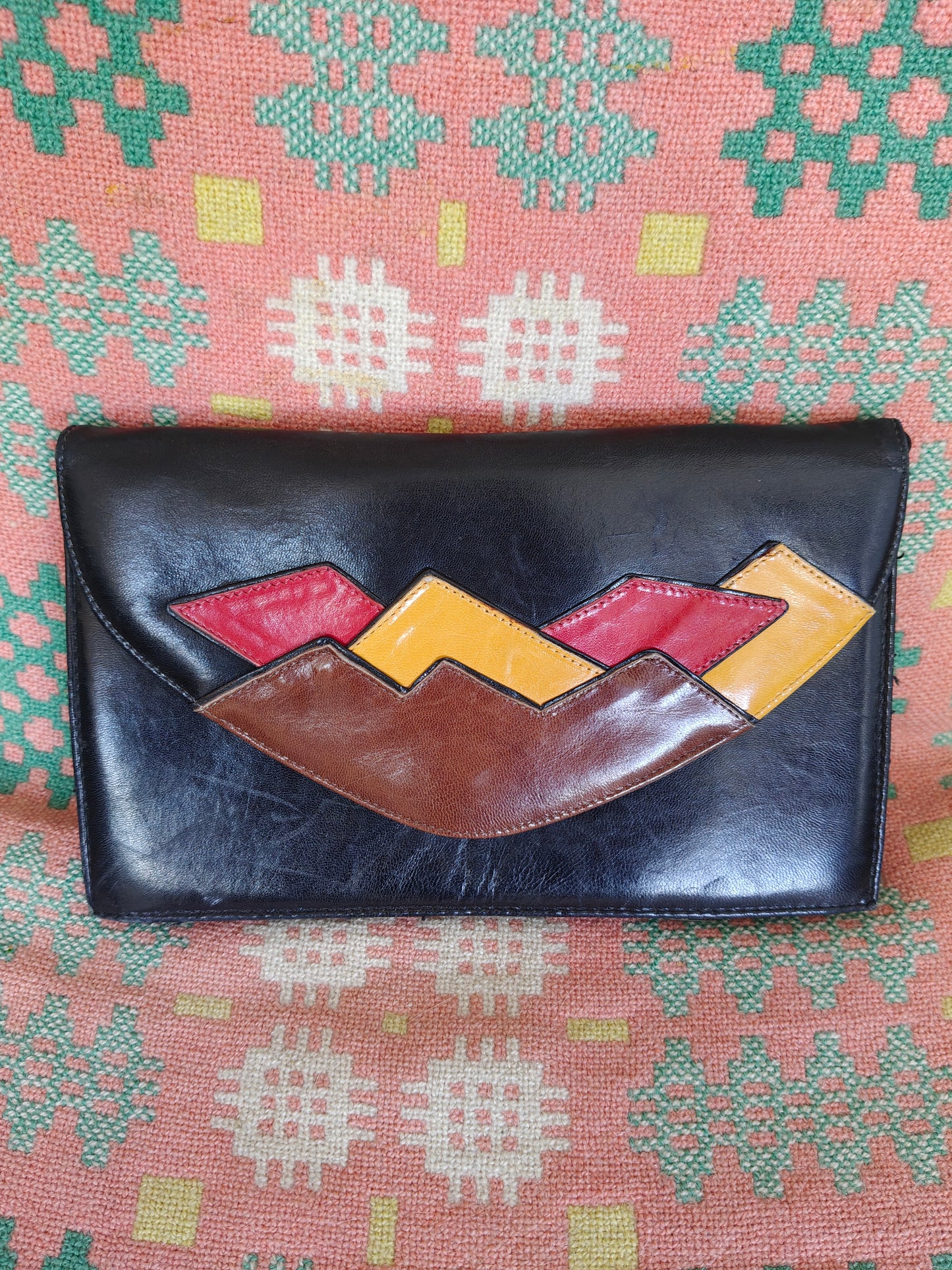 80s clutch bag in black, red, brown and yellow
