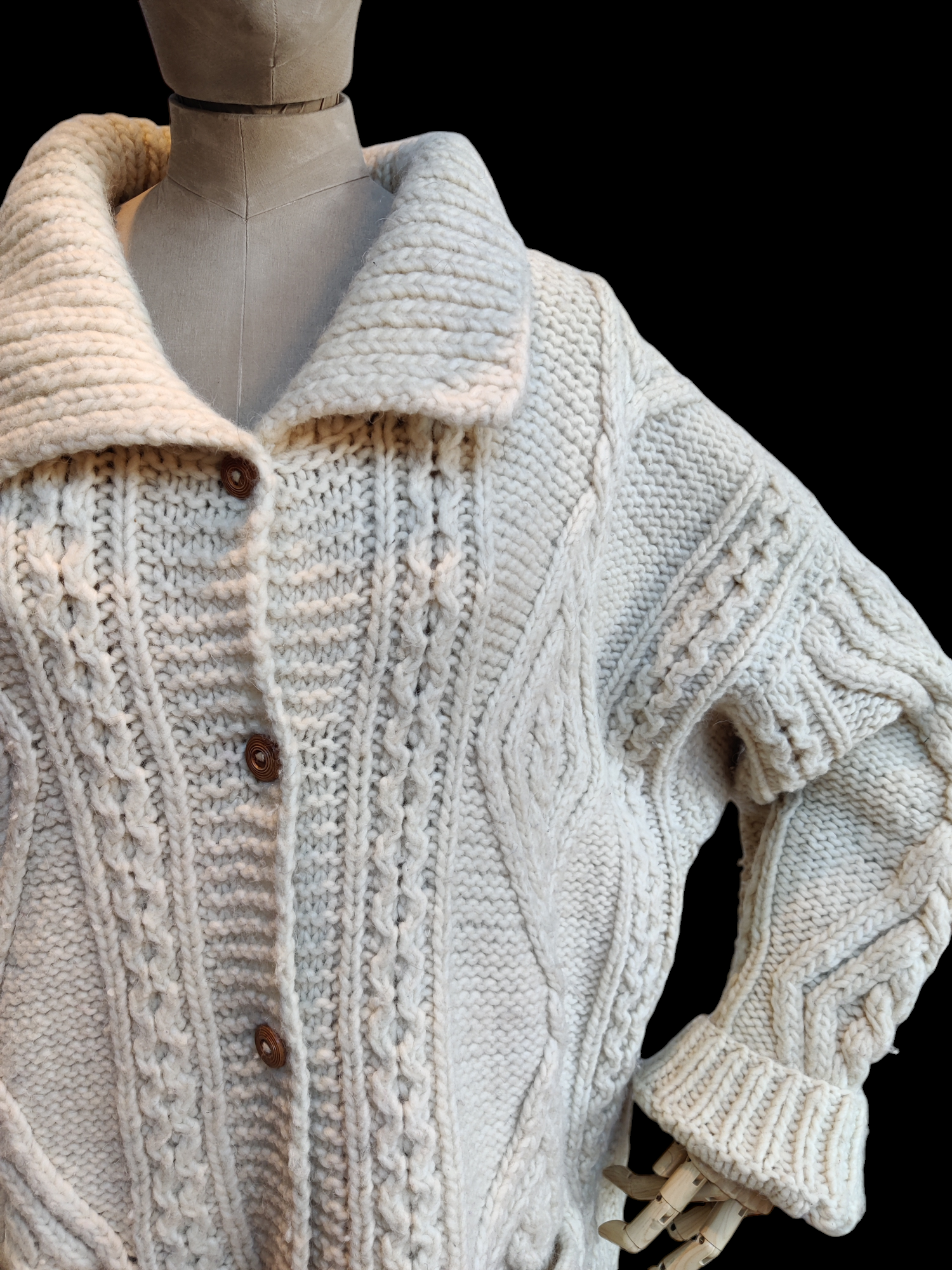 Aran cardigan with wooden buttons