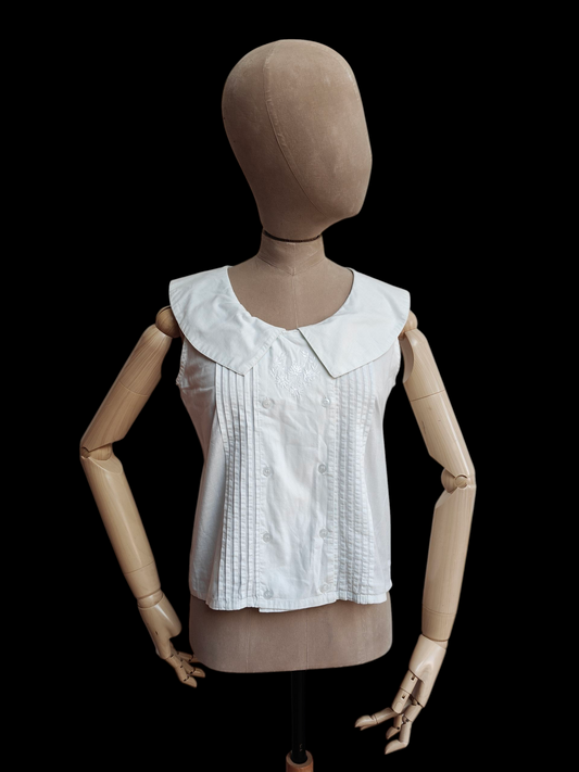 Beautiful vintage cotton sleeveless blouse